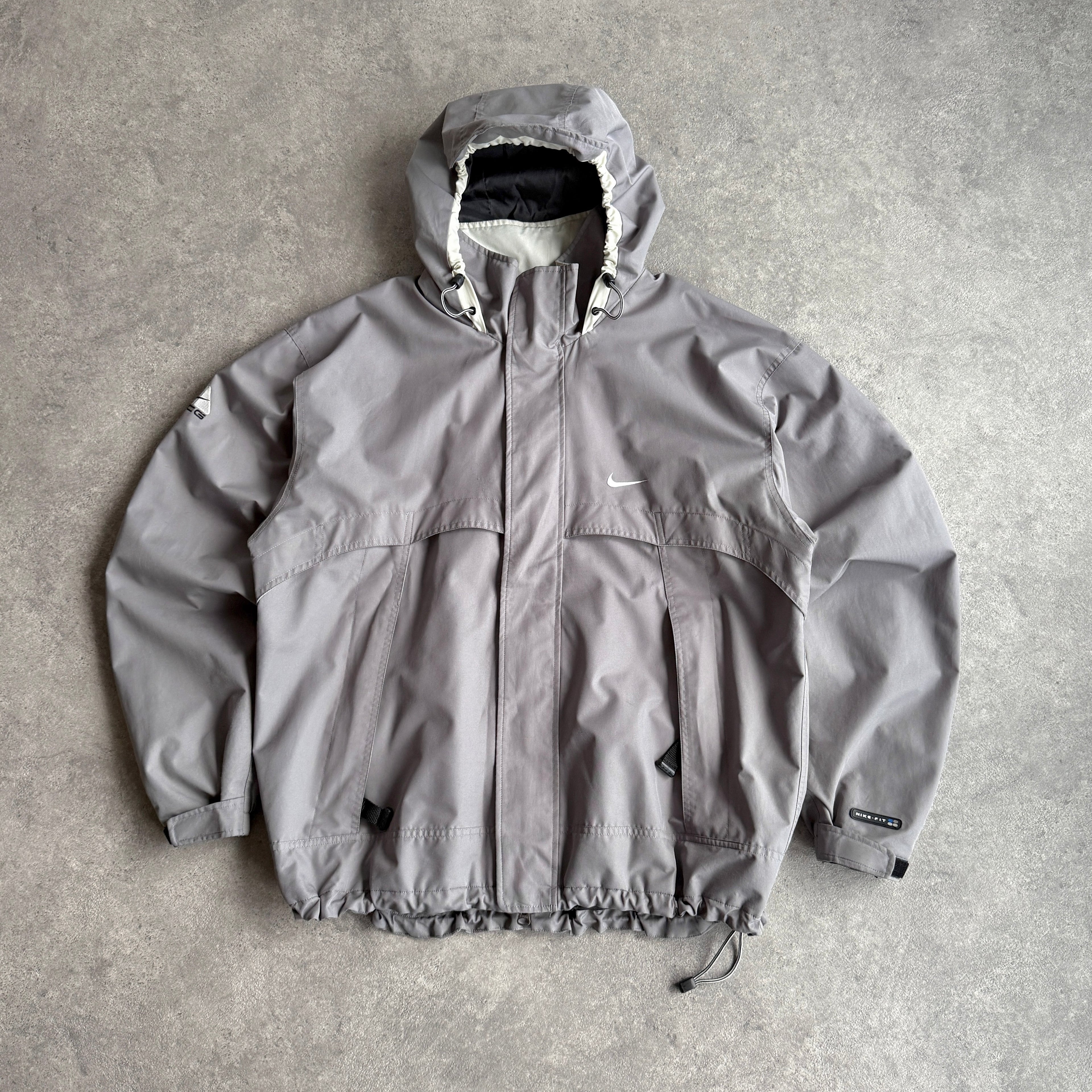 Nike ACG 1990s Nike-fit technical waterproof jacket (L)