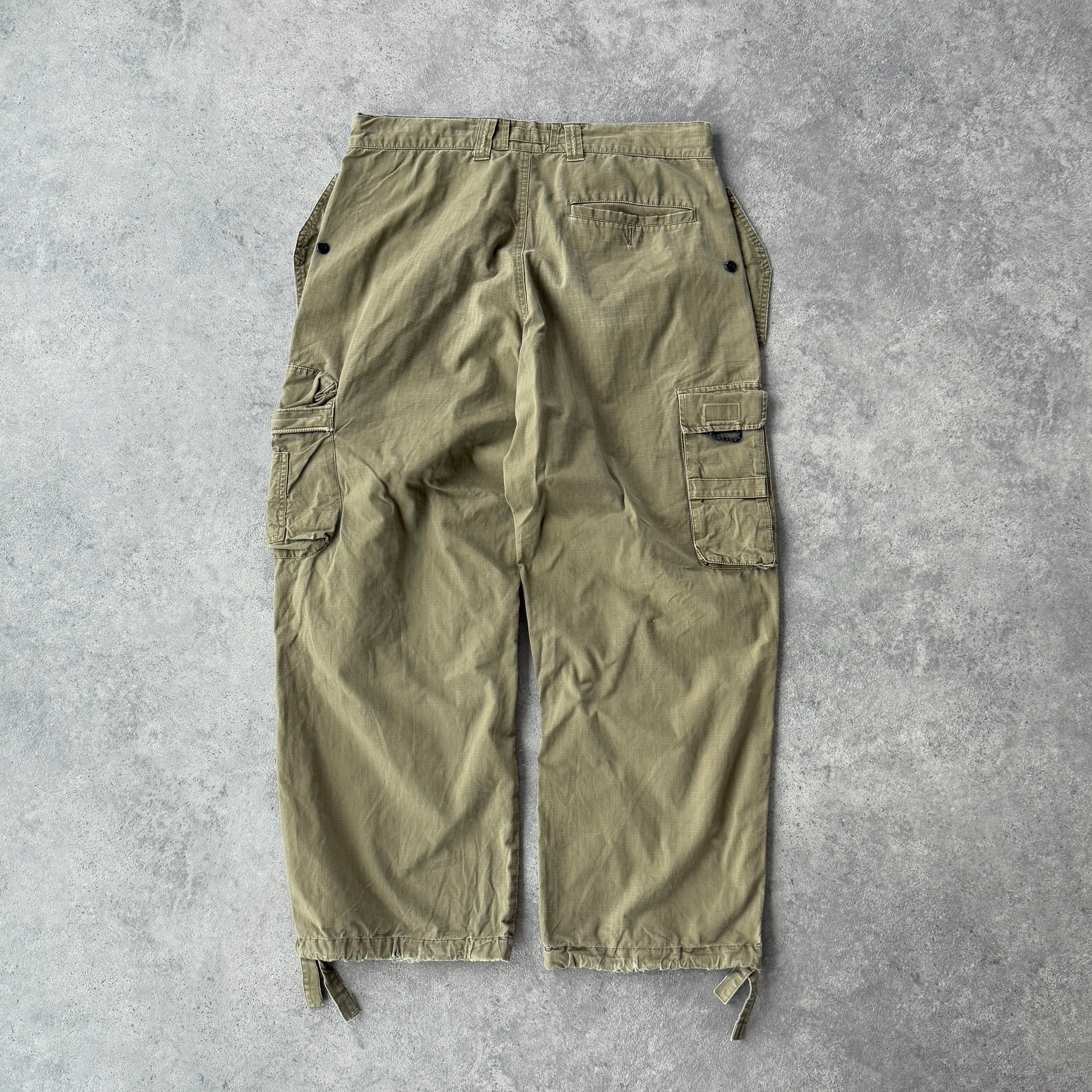 Nike ACG 2000s technical cargo trousers (L)