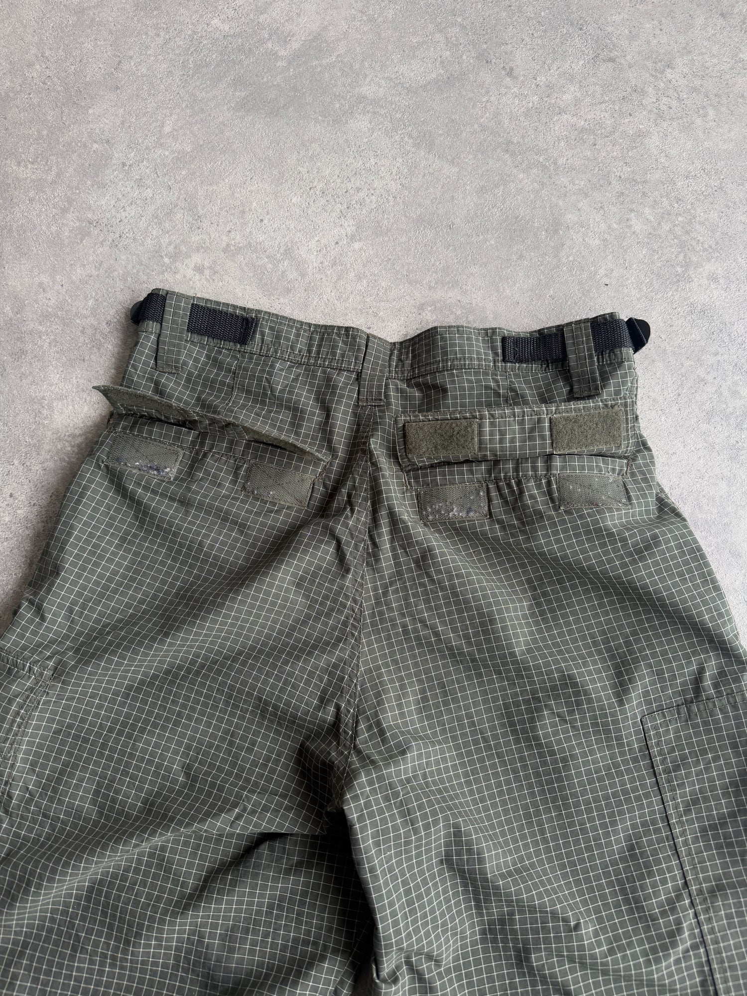 stussy 1990s lightweight technical parachute pants (s)