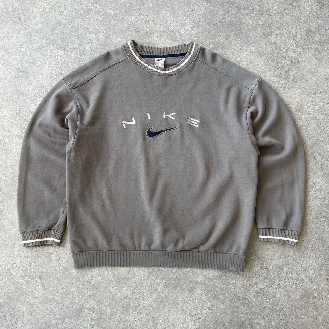 Nike RARE 1990s heavyweight embroidered sweatshirt (XL)