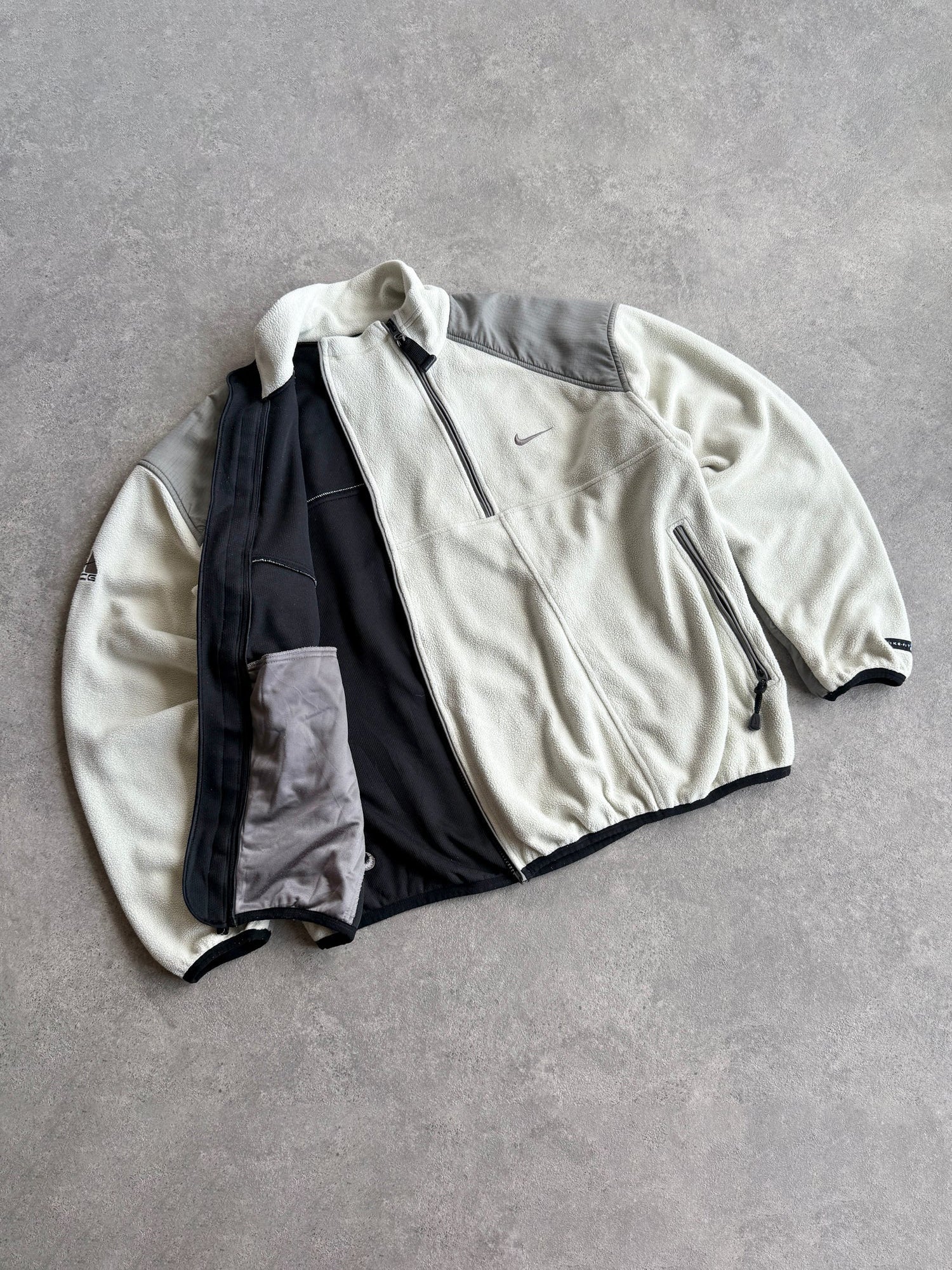 nike acg 1990s technical dual zip polartec fleece, lungs logo sleeve detail