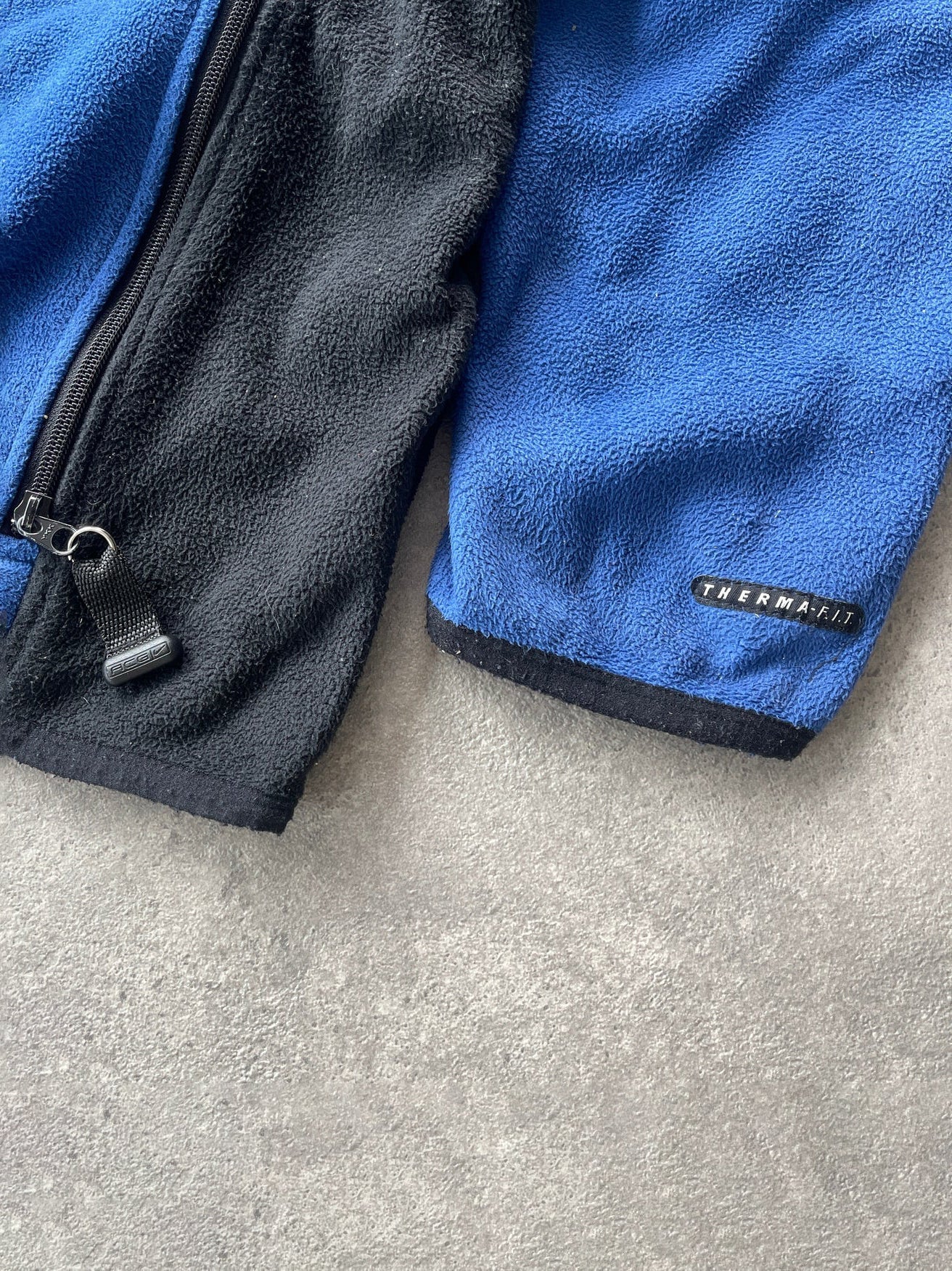 nike acg 1998 polartec fleece jacket, cuff and button tab detail