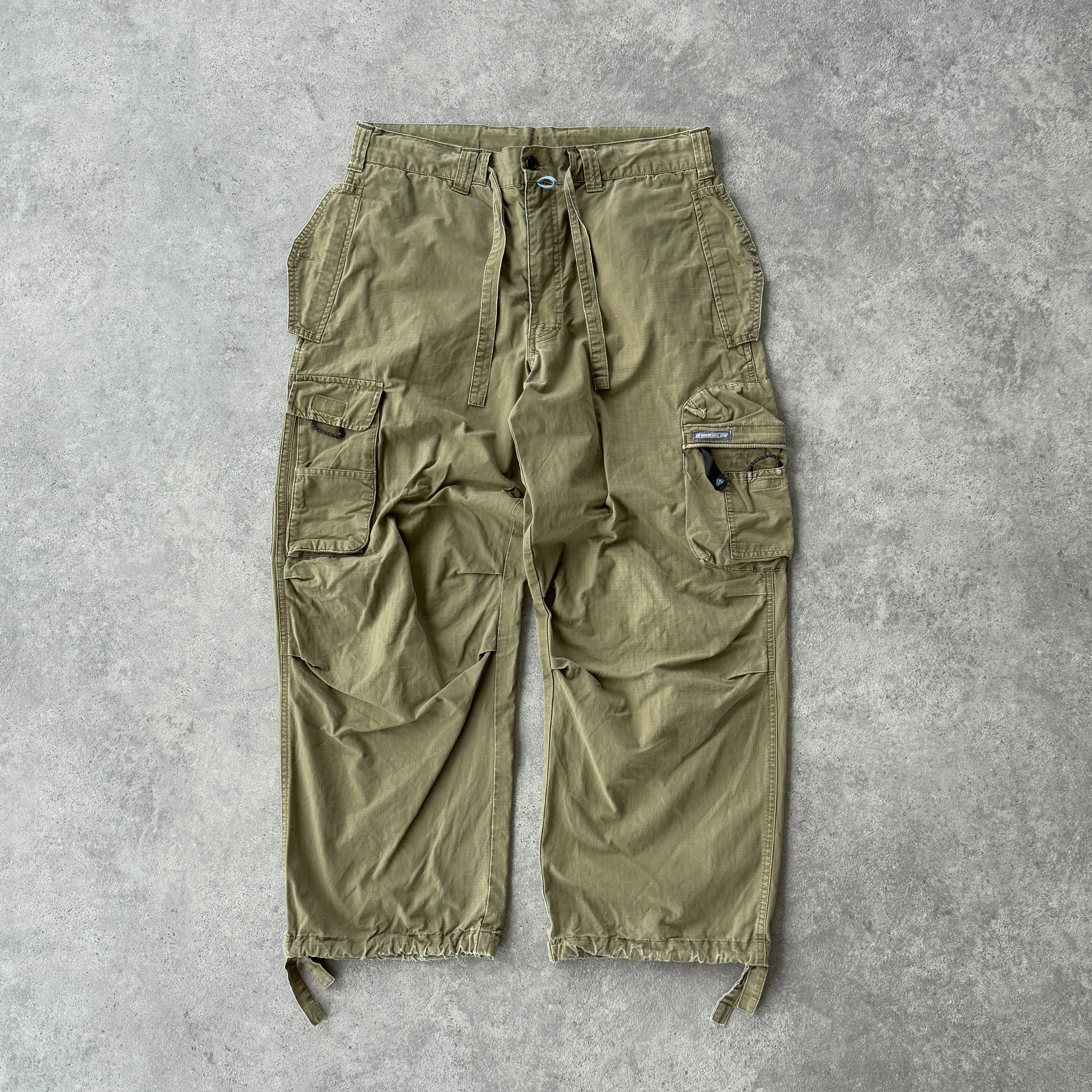 Nike ACG 2000s technical cargo trousers (L)