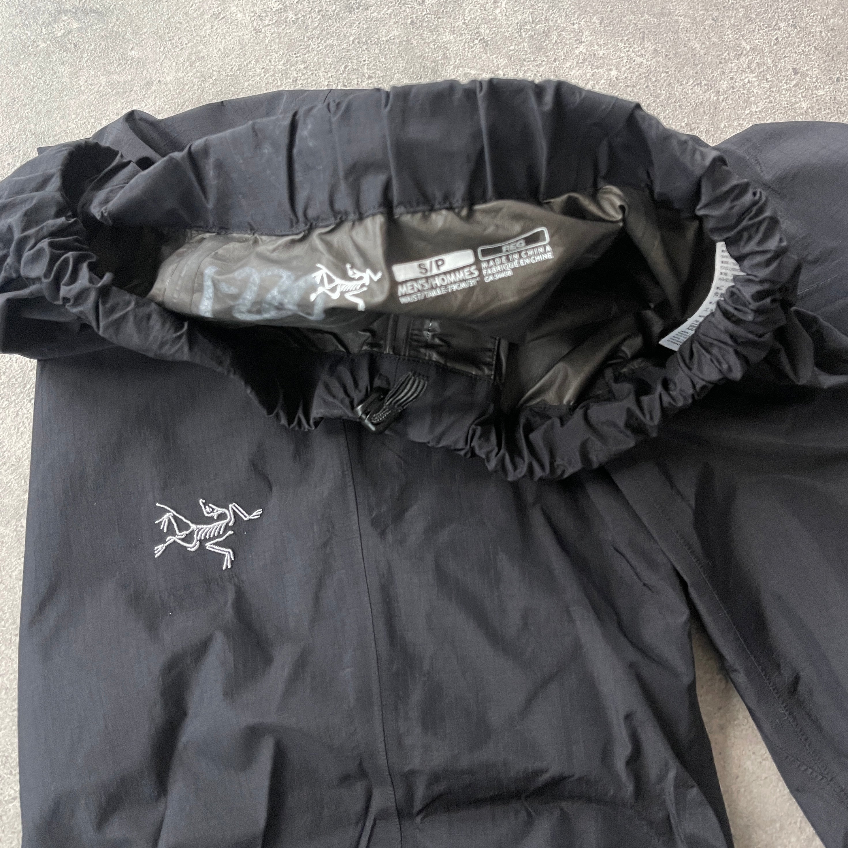 Arc’teryx 2000s goretex technical lightweight trousers (S)