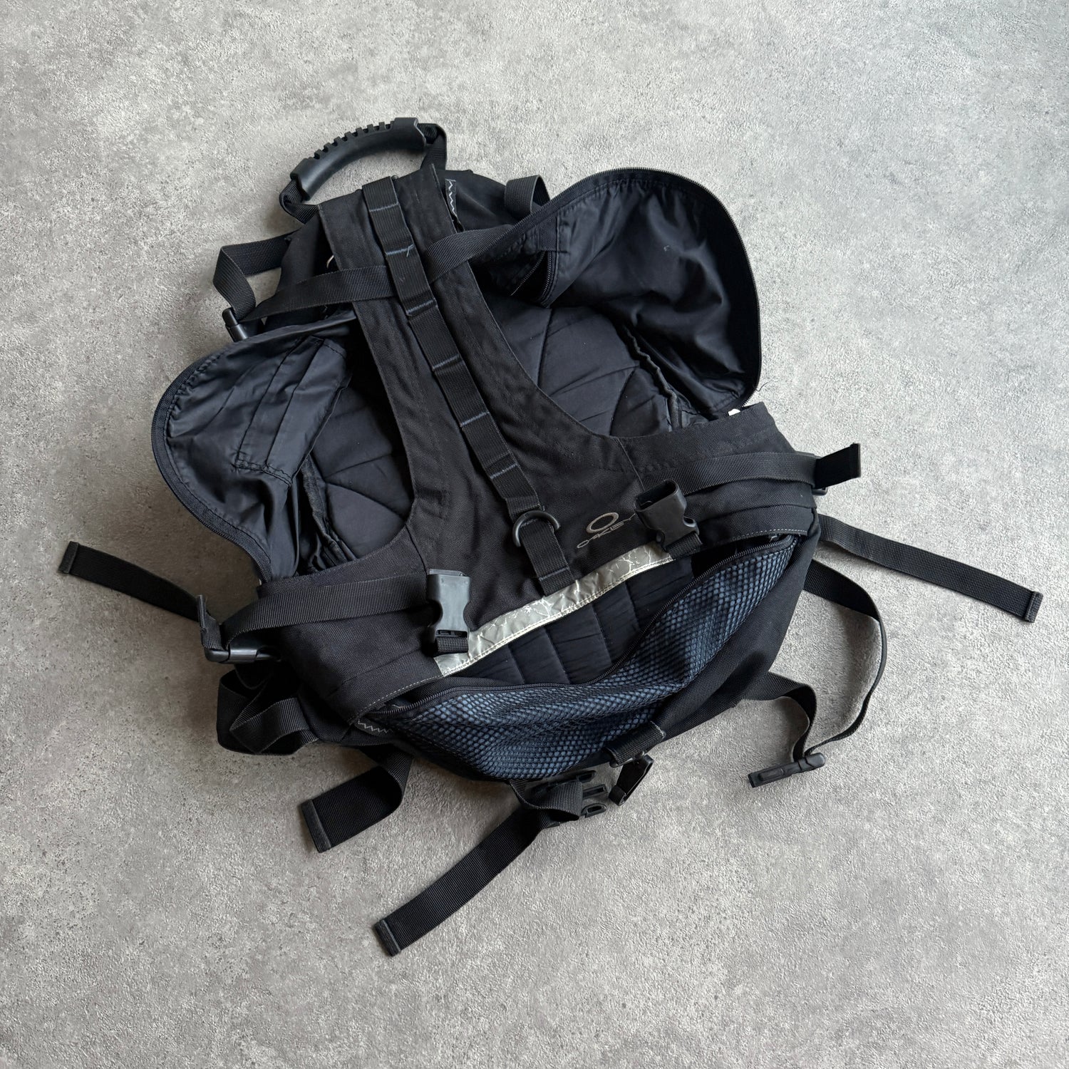 Oakley 2000s technical utility backpack (20”x15”)