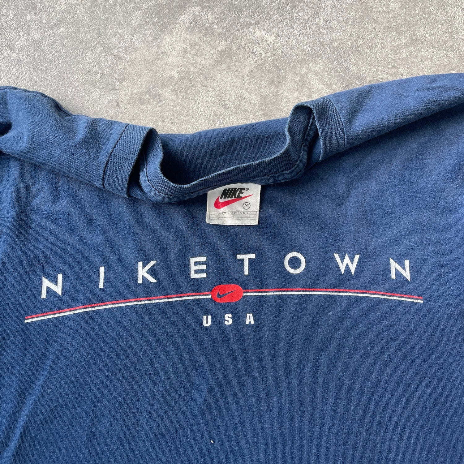 Nike Town USA RARE 1990s heavyweight spellout t-shirt (M)