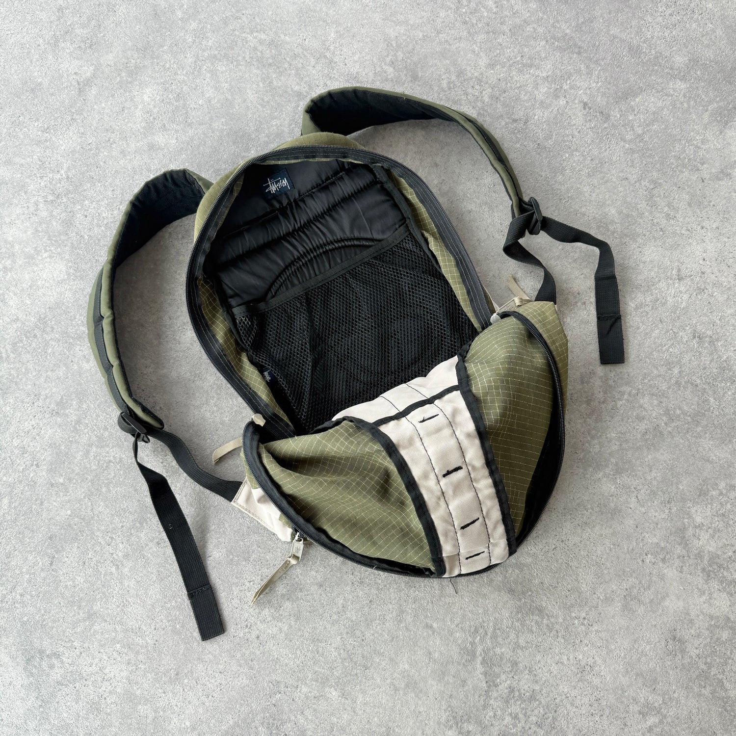Stussy 1990s technical 40L backpack (19”x15”)
