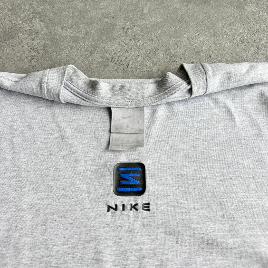 Nike Shox 2000s heavyweight spellout graphic t-shirt (L)