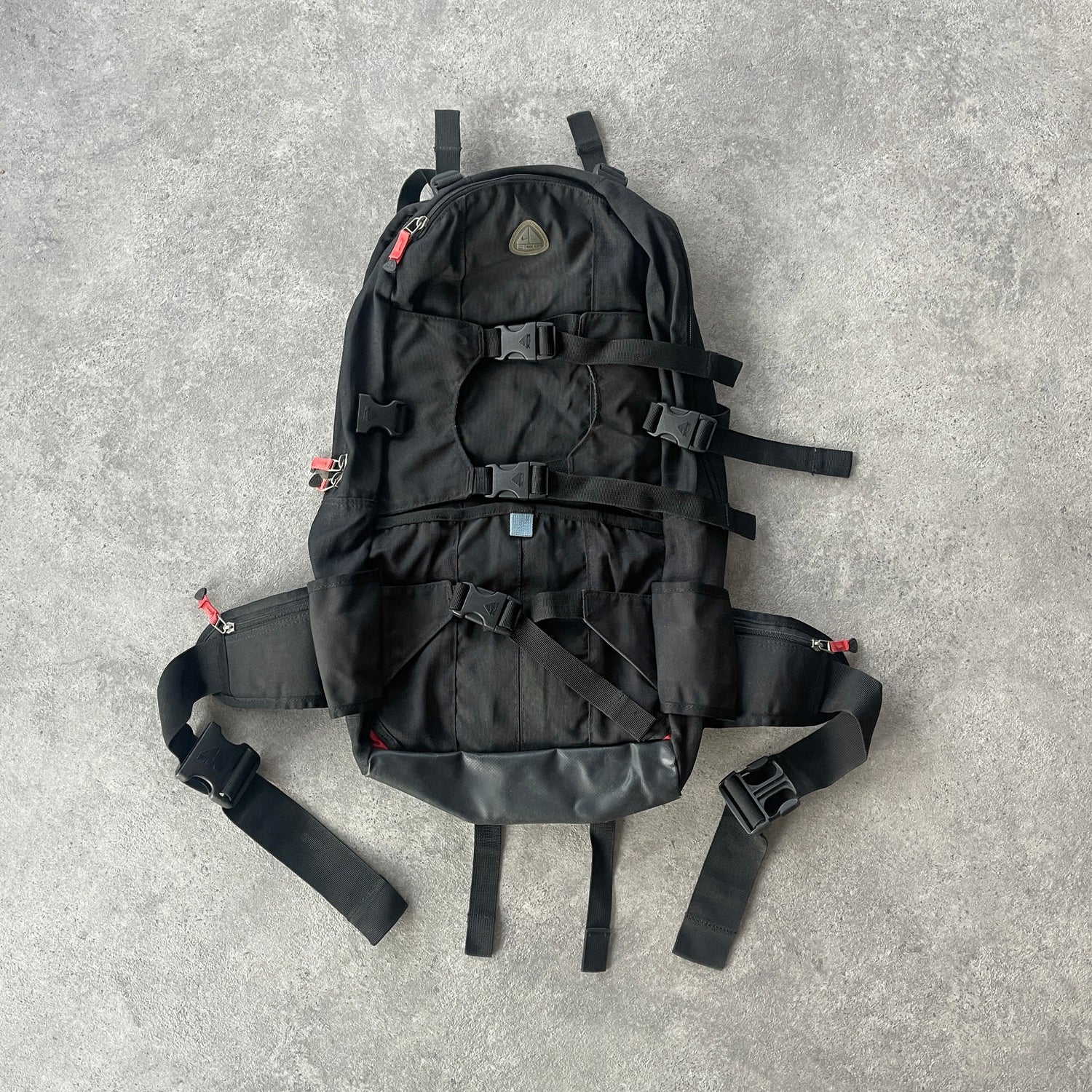 Nike ACG 1990s 40L technical backpack (22”x15”)