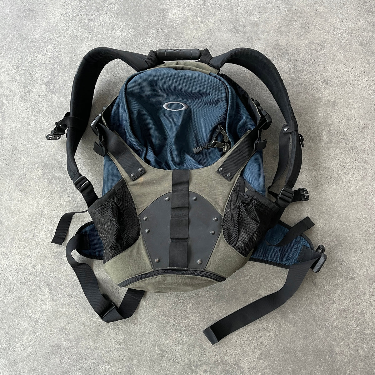 Oakley Software RARE 2000s technical utility backpack (22”x15”x8 