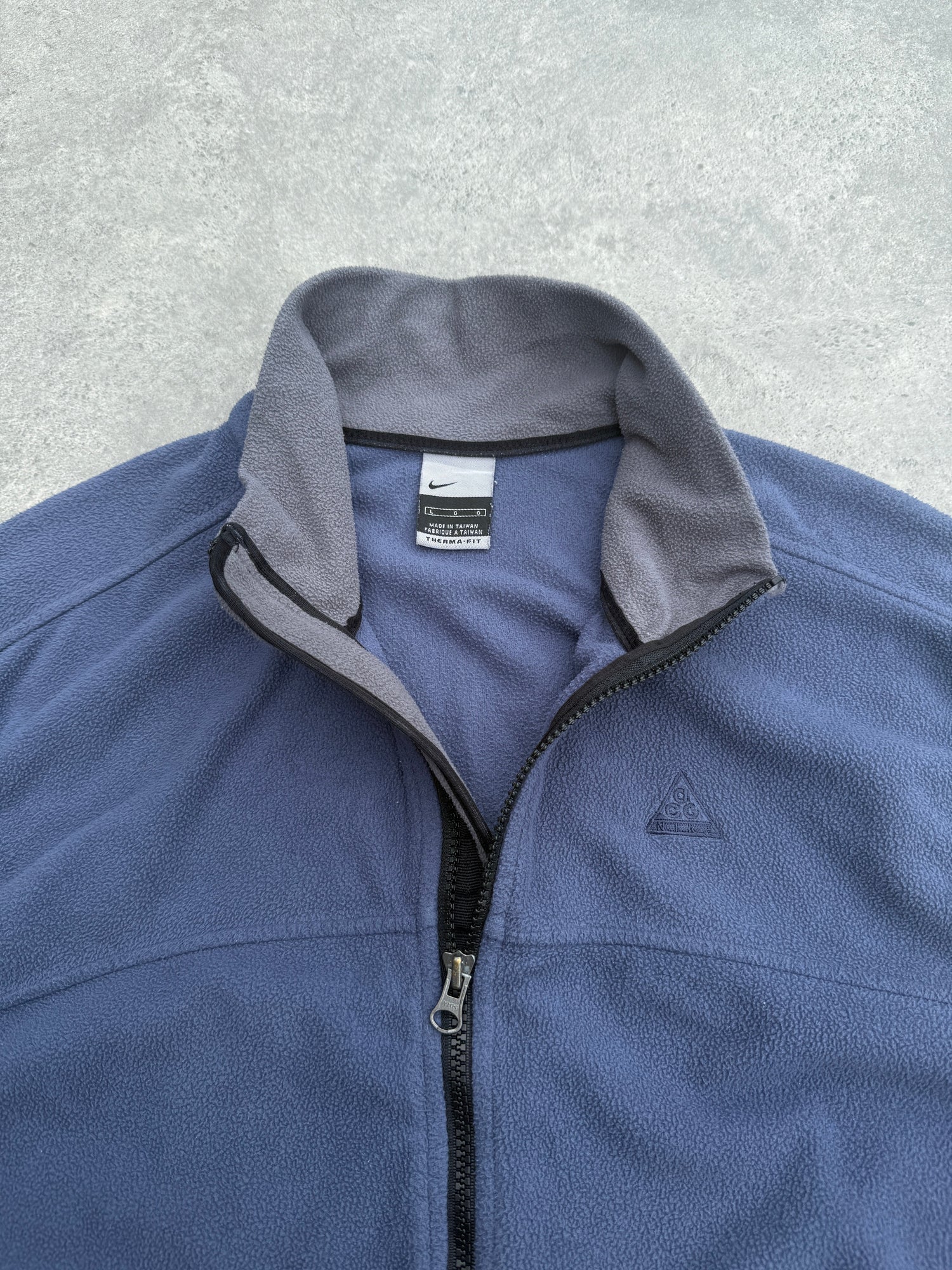 nike acg 2000s technical fleece vest jacket, zip pull detail