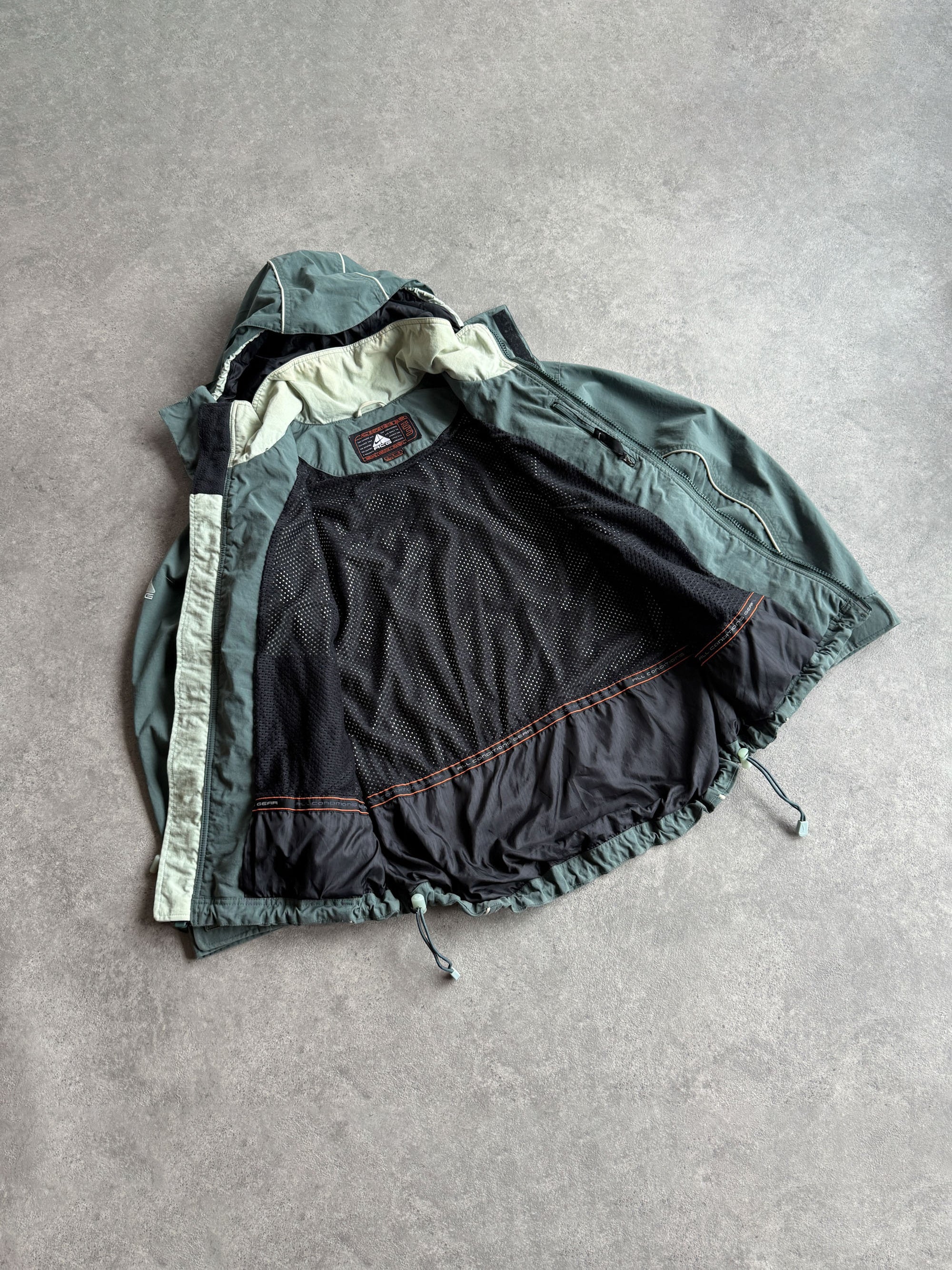 nike acg 1990s storm fit heavyweight technical waterproof jacket, cuff detail