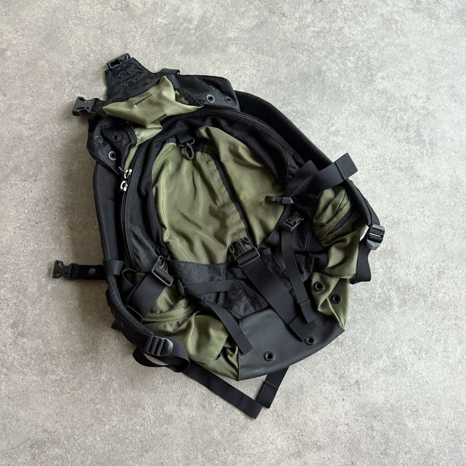 Oakley Software 2000s Icon technical utility backpack (22”x15”)