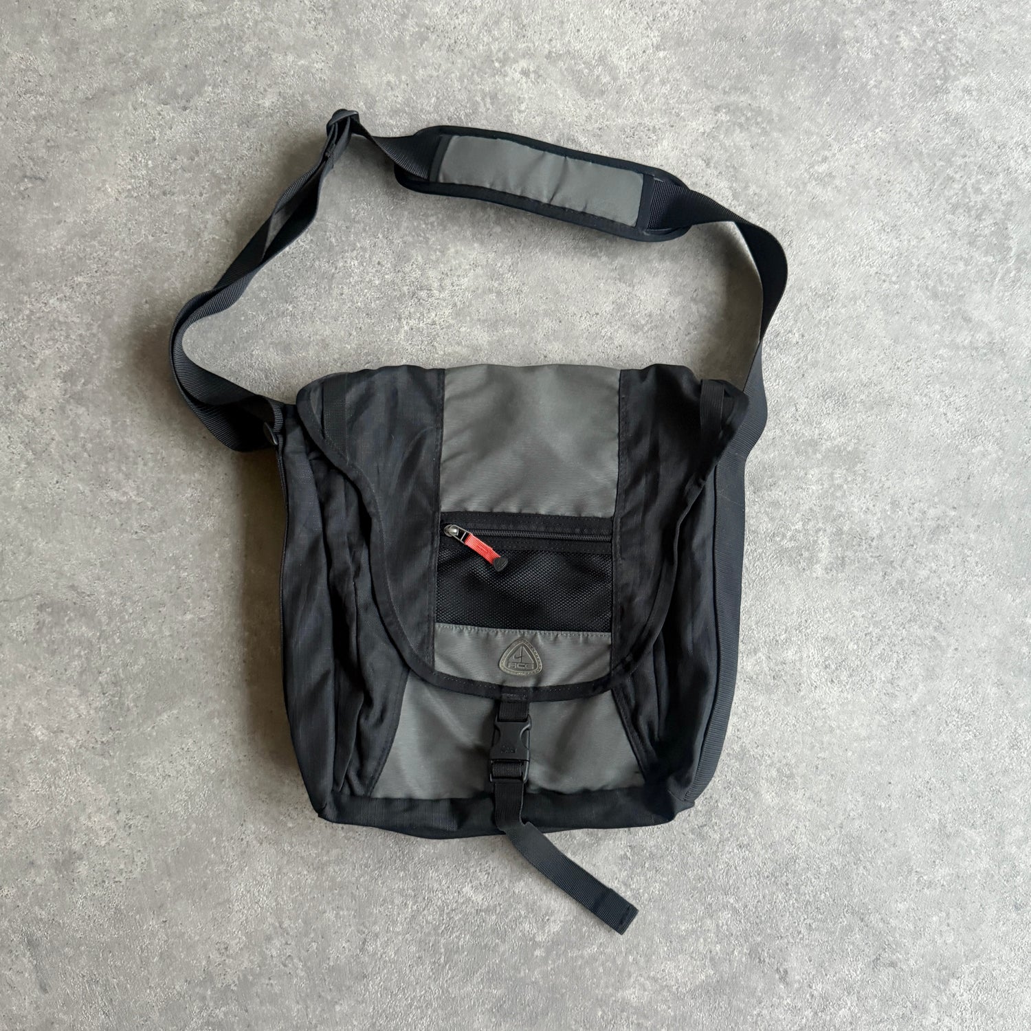 Nike ACG 1990s cross body technical utility bag (13”x12”)
