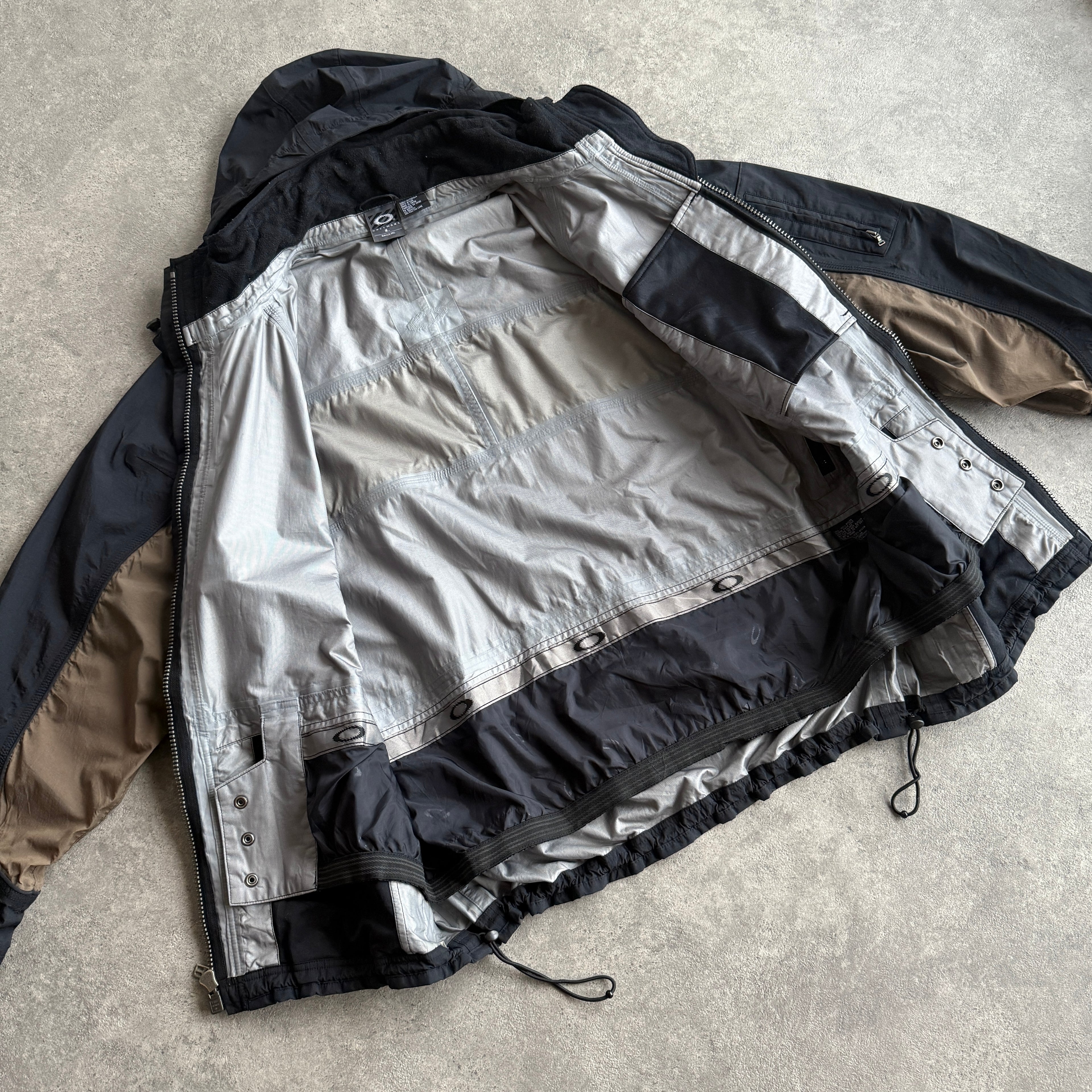 Oakley Software RARE 2000s heavyweight waterproof technical jacket (XL)