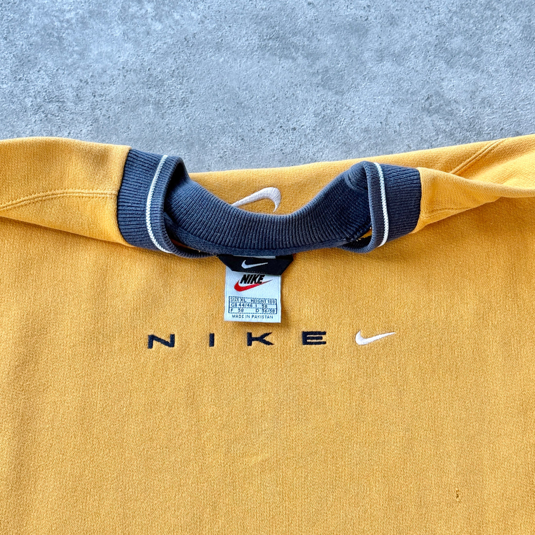 Nike RARE 1990s heavyweight embroidered sweatshirt (XL)