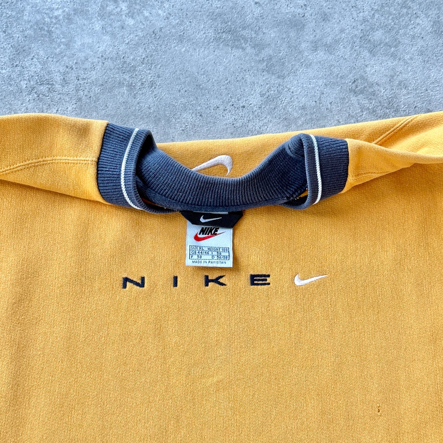 Nike RARE 1990s heavyweight embroidered sweatshirt (XL)