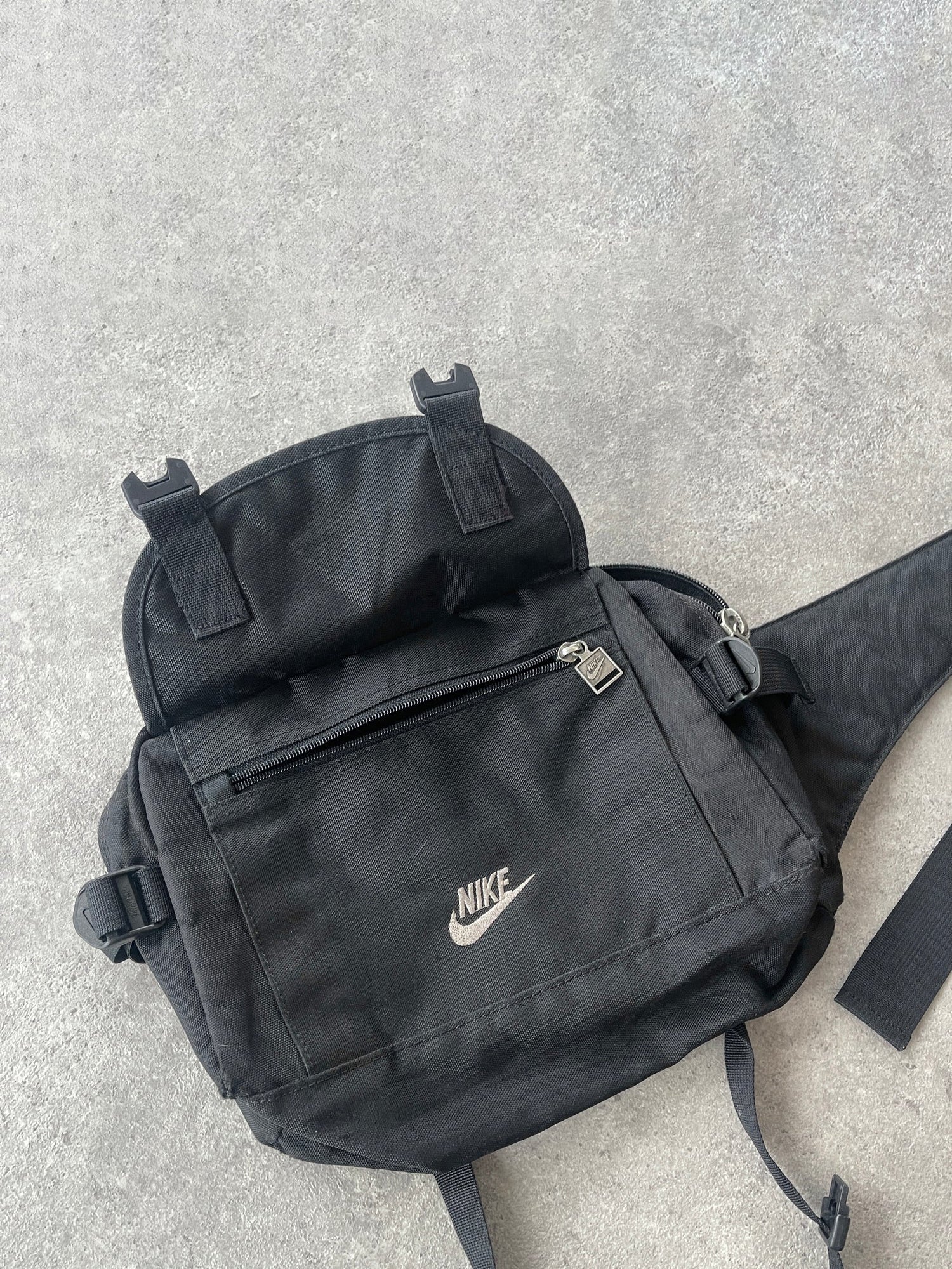 nike acg 1990s crossbody technical utility bag, lungs logo detail