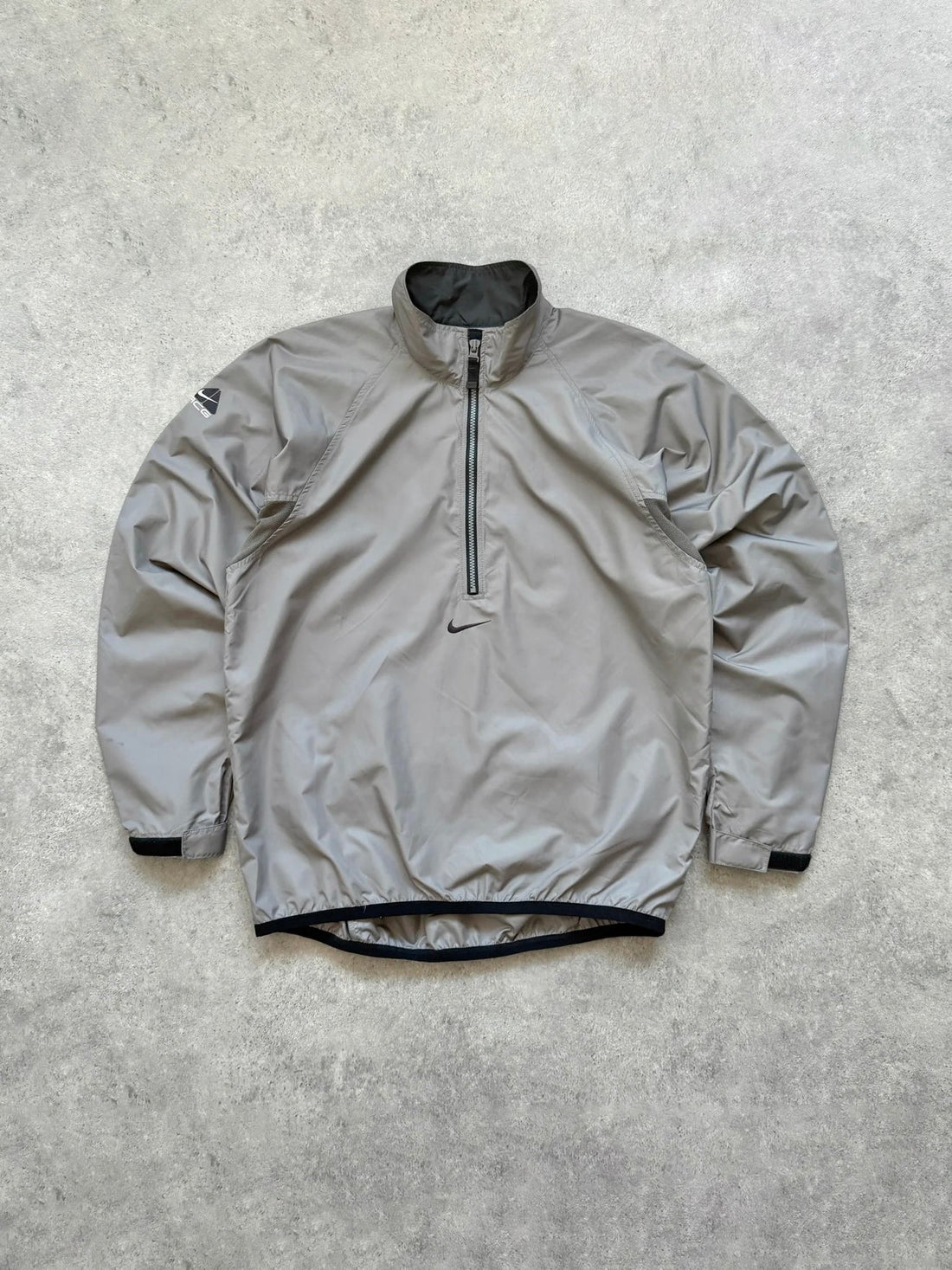 nike acg 1990s packable shell jacket in grey, front view