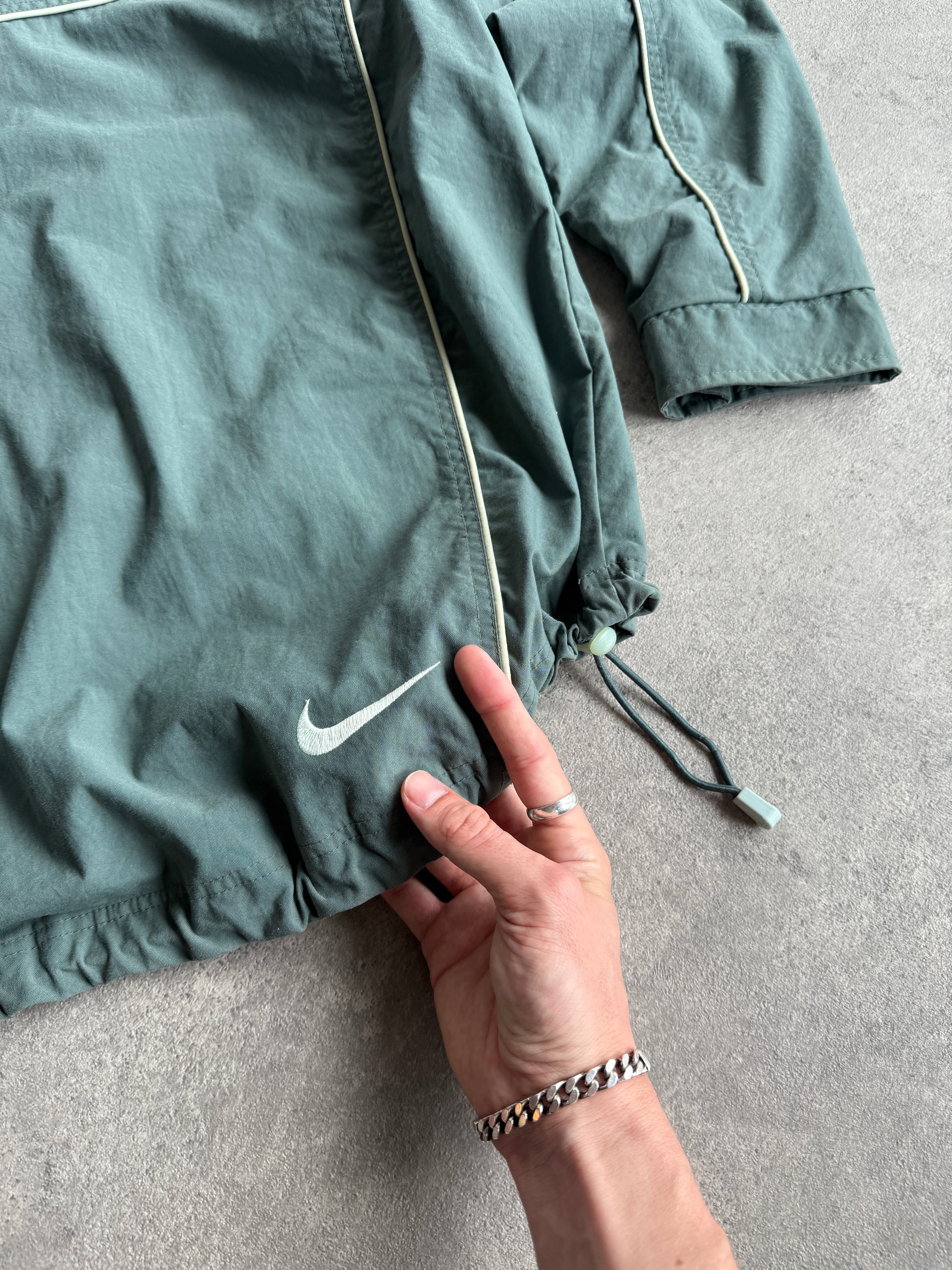 nike acg 1990s storm fit heavyweight technical waterproof jacket, hem drawcord detail