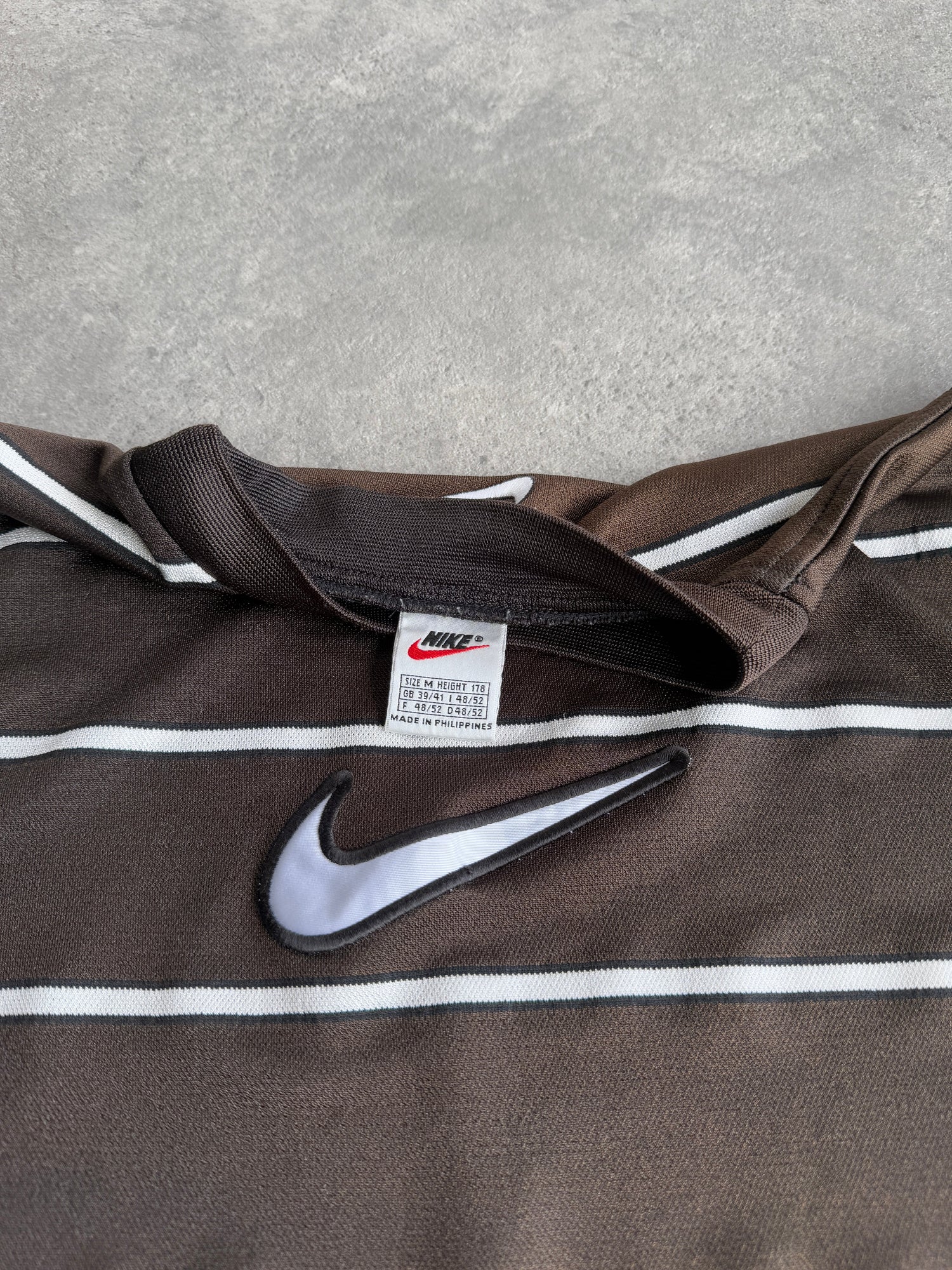 nike 1990s heavyweight striped t-shirt in faded black, back view