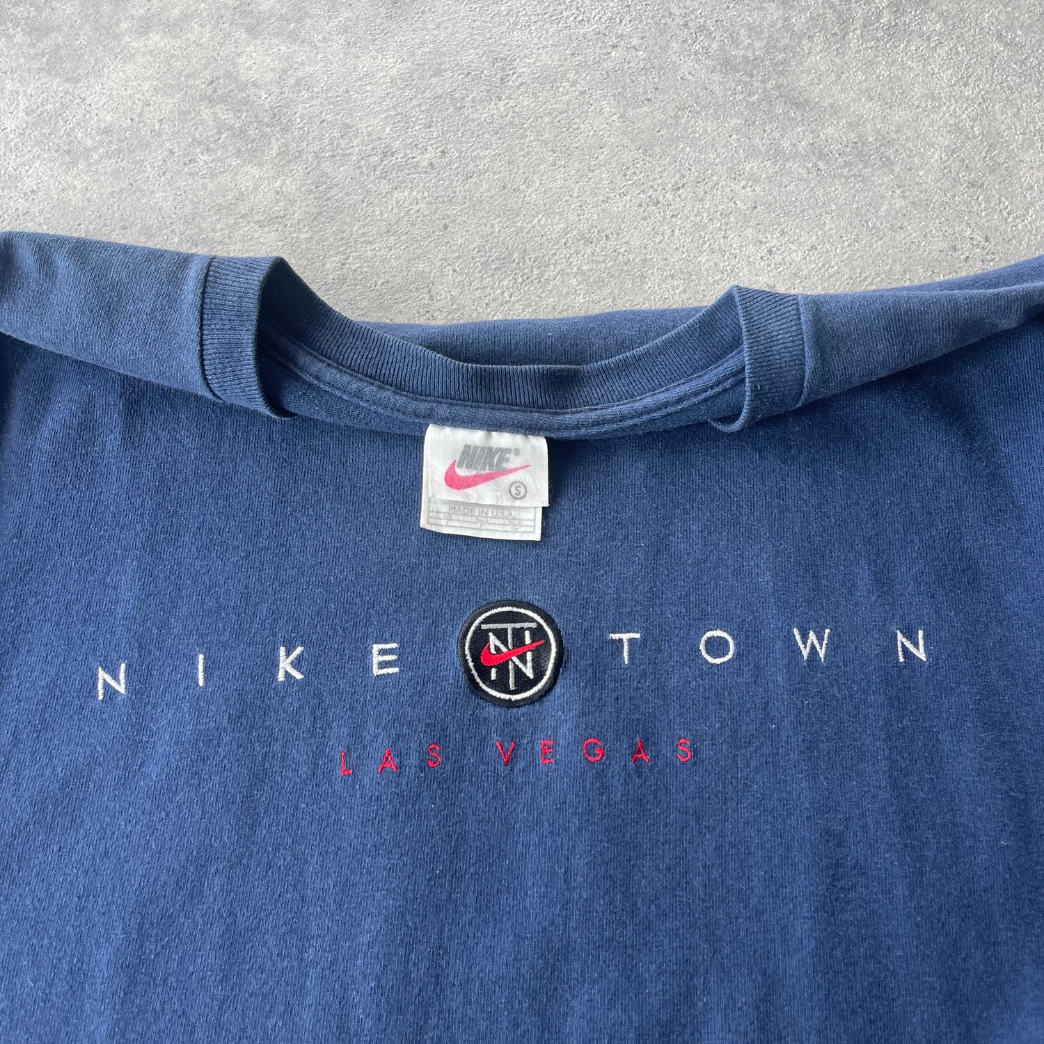 Nike Town Las Vegas RARE 1990s heavyweight embroidered t-shirt (S)