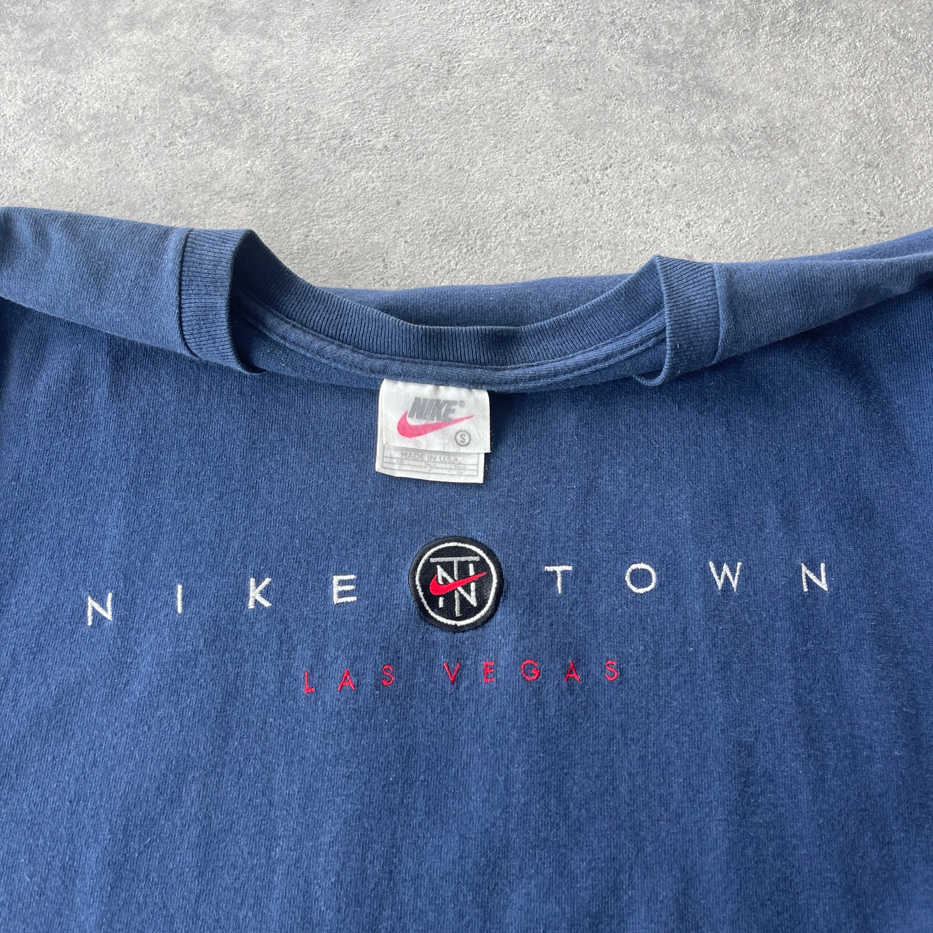 Nike Town Las Vegas RARE 1990s heavyweight embroidered t-shirt (S)