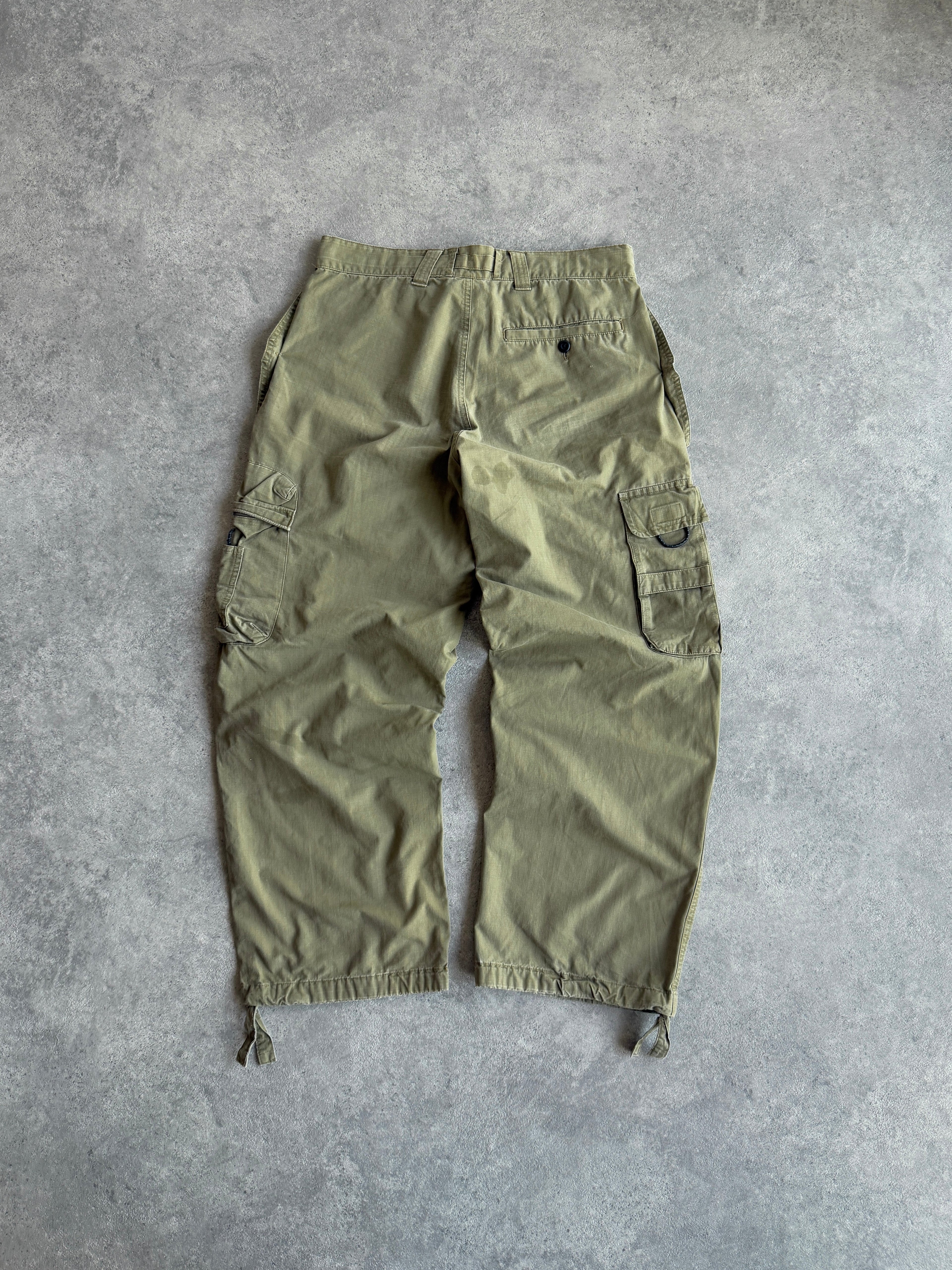 nike acg 2000s technical ripstop cargo trousers, cargo pocket detail