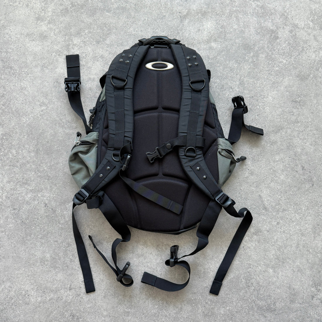 Oakley Software 2000s Icon technical utility backpack (22”x15”)