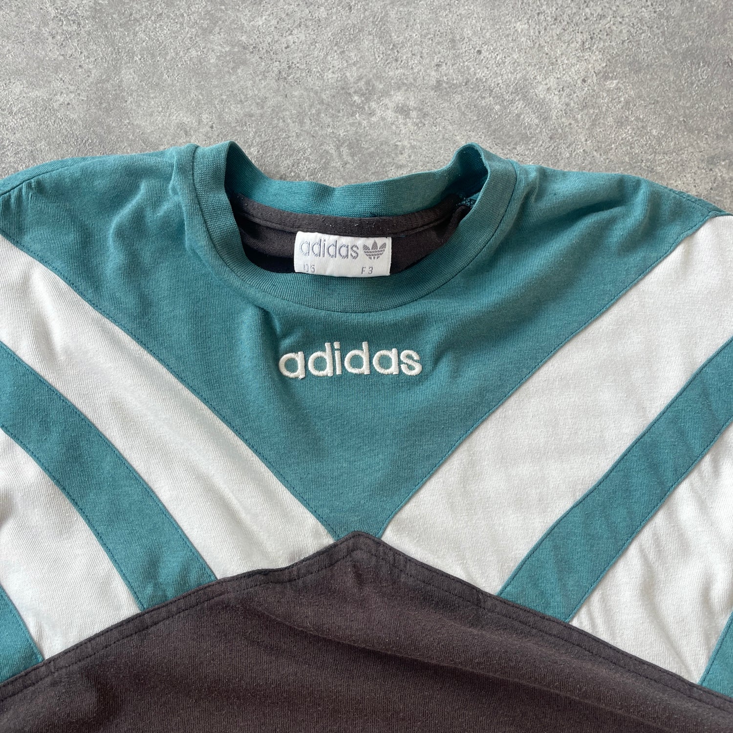 Adidas 1990s colour block embroidered heavyweight t-shirt (L)