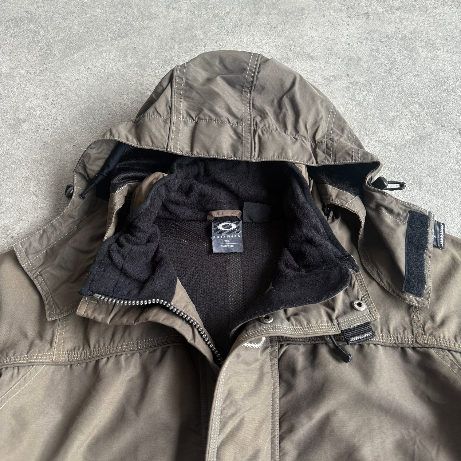 Oakley Software RARE 2000s heavyweight waterproof technical jacket (M)