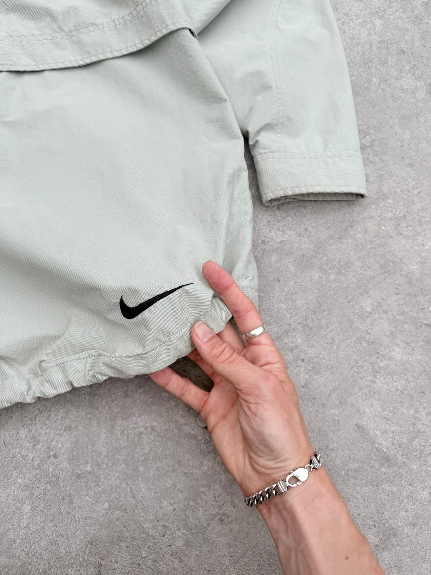 nike acg 1990s lightweight technical waterproof jacket (m)