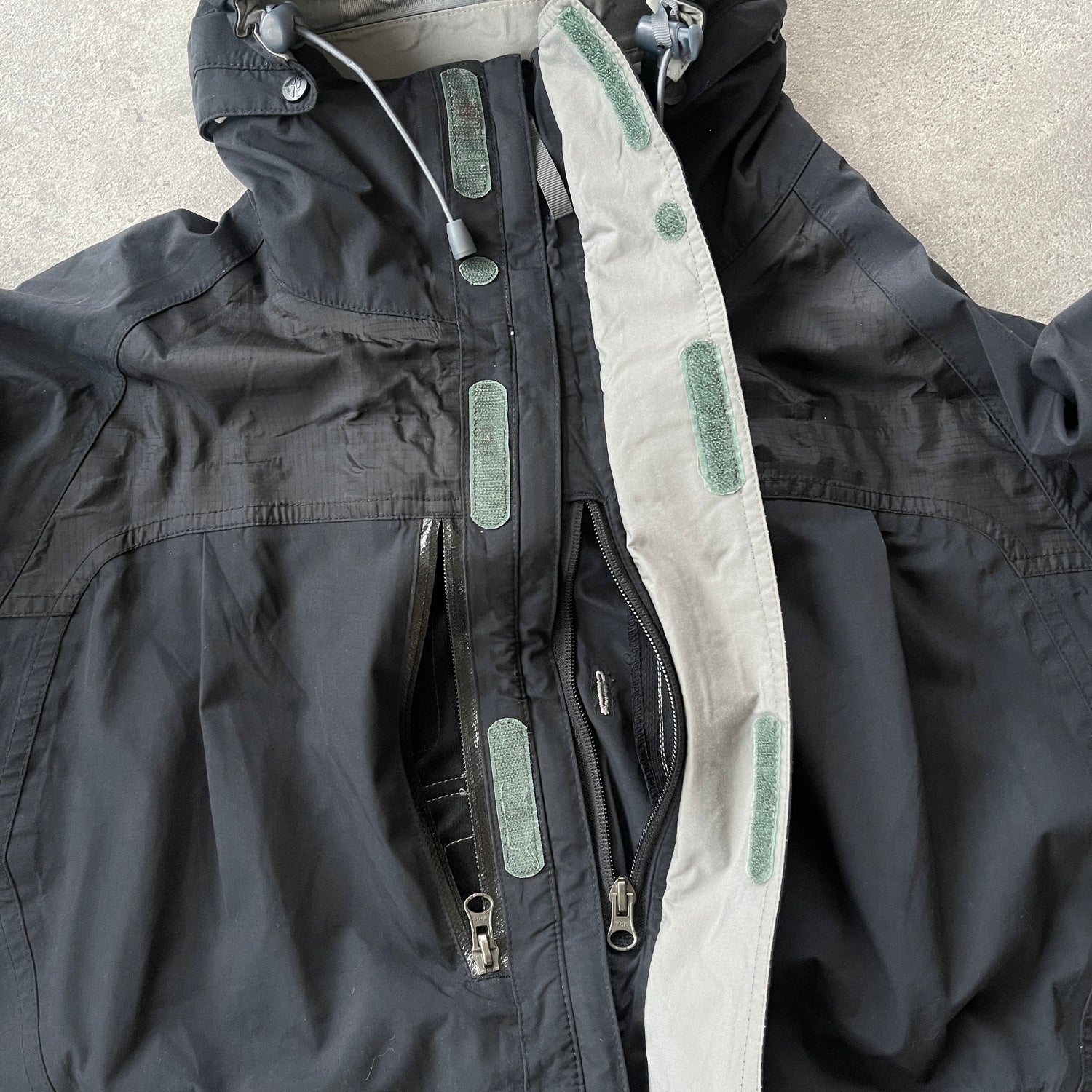 Nike ACG RARE 2000s technical storm-fit waterproof shell jacket (M)