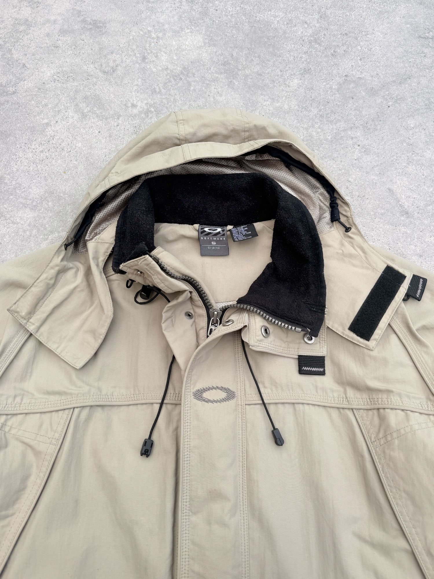 oakley software 2000s heavyweight technical waterproof jacket, back view