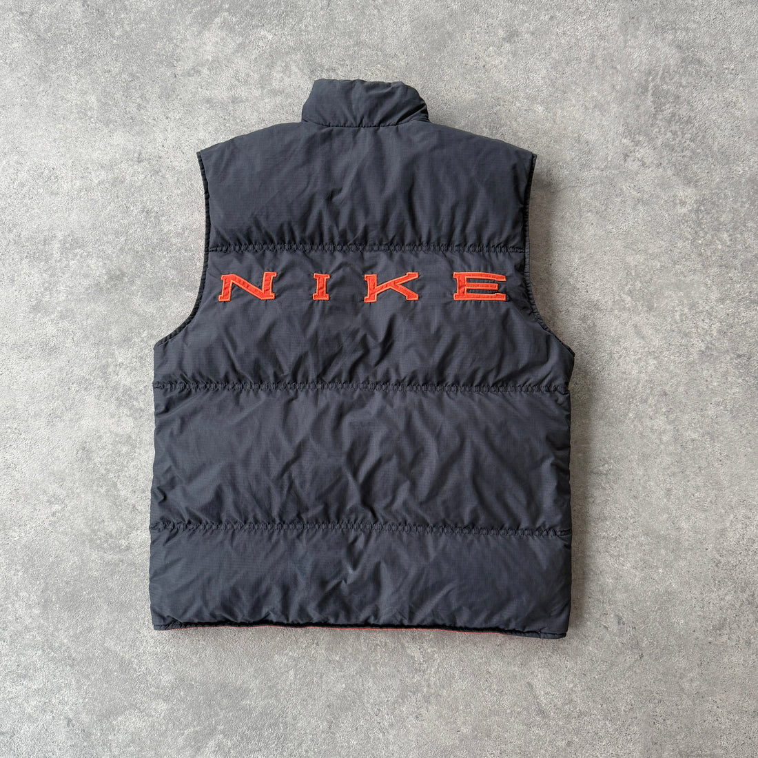 Nike 1990s reversible down fill spellout puffer jacket (M)