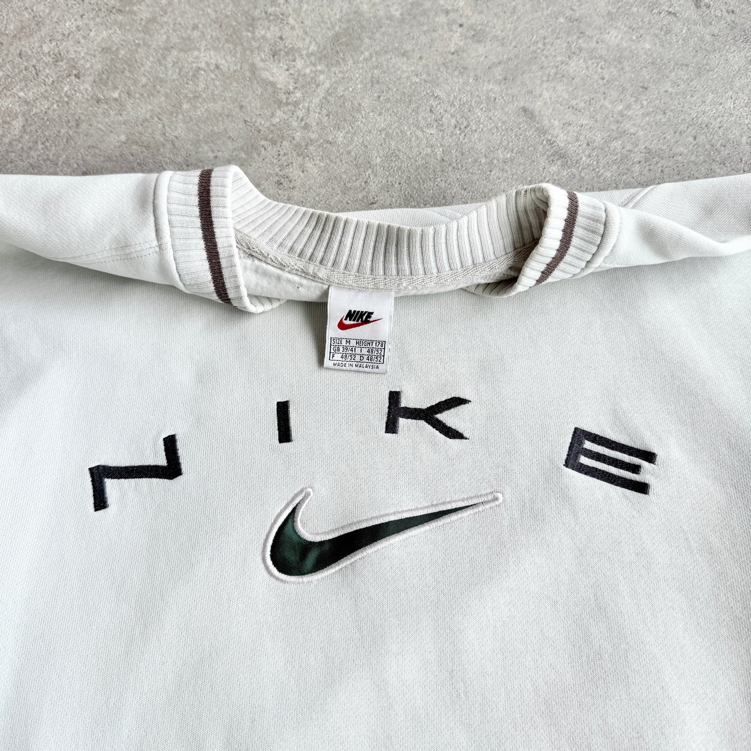 Nike RARE 1990s heavyweight embroidered sweatshirt (M)