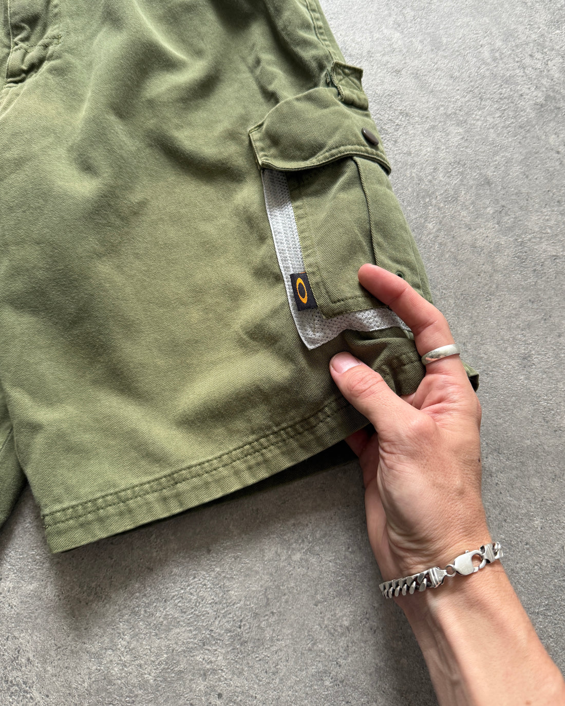 oakley software 2000s technical cargo shorts (s)