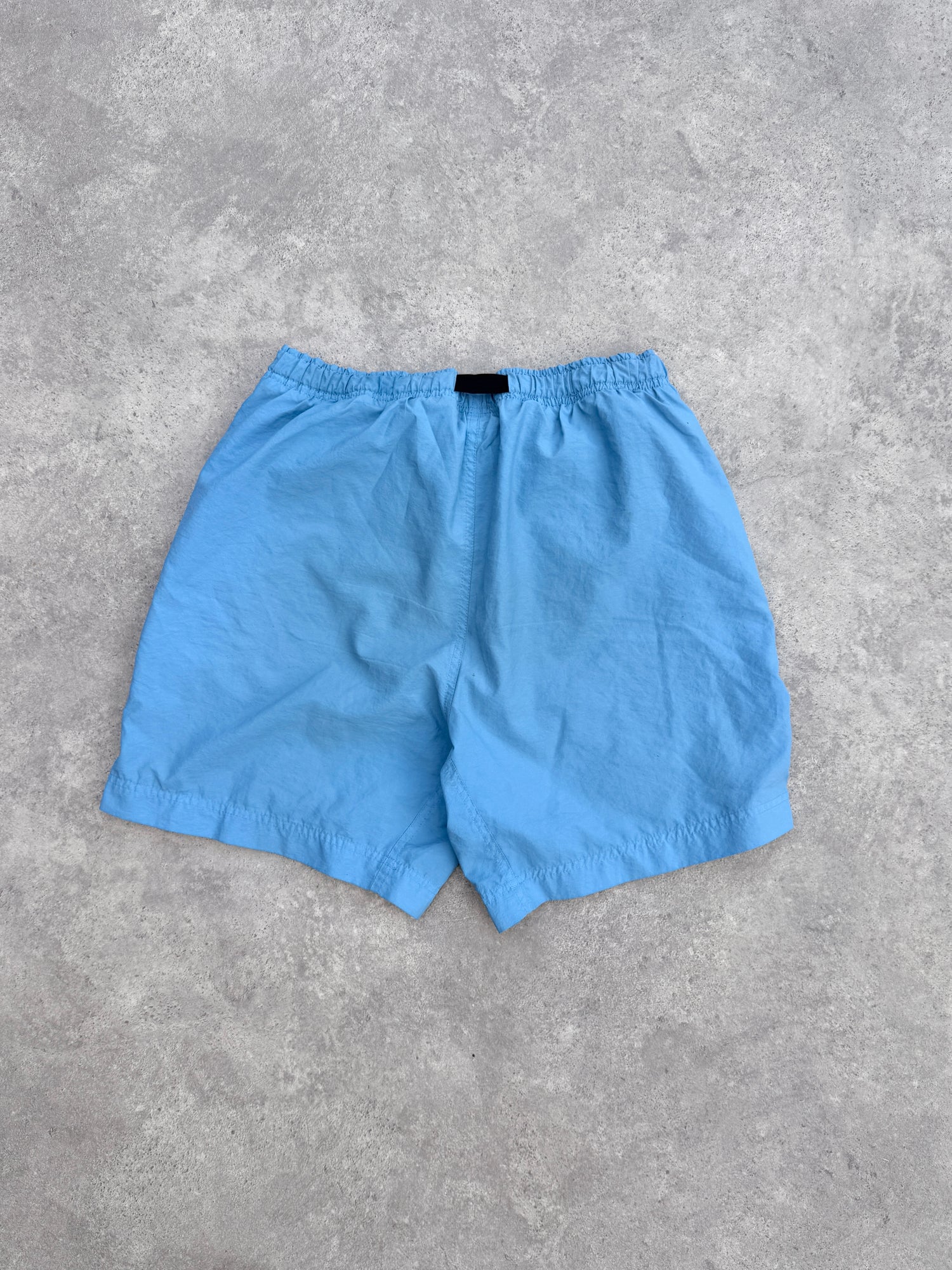 nike acg 1990s technical cargo shorts (m)