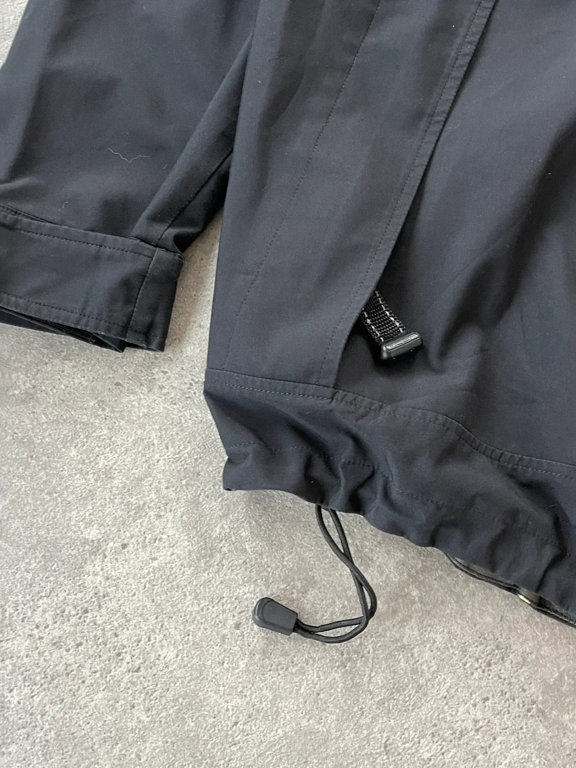 nike acg 1990s lightweight technical ripstop waterproof jacket, hood detail