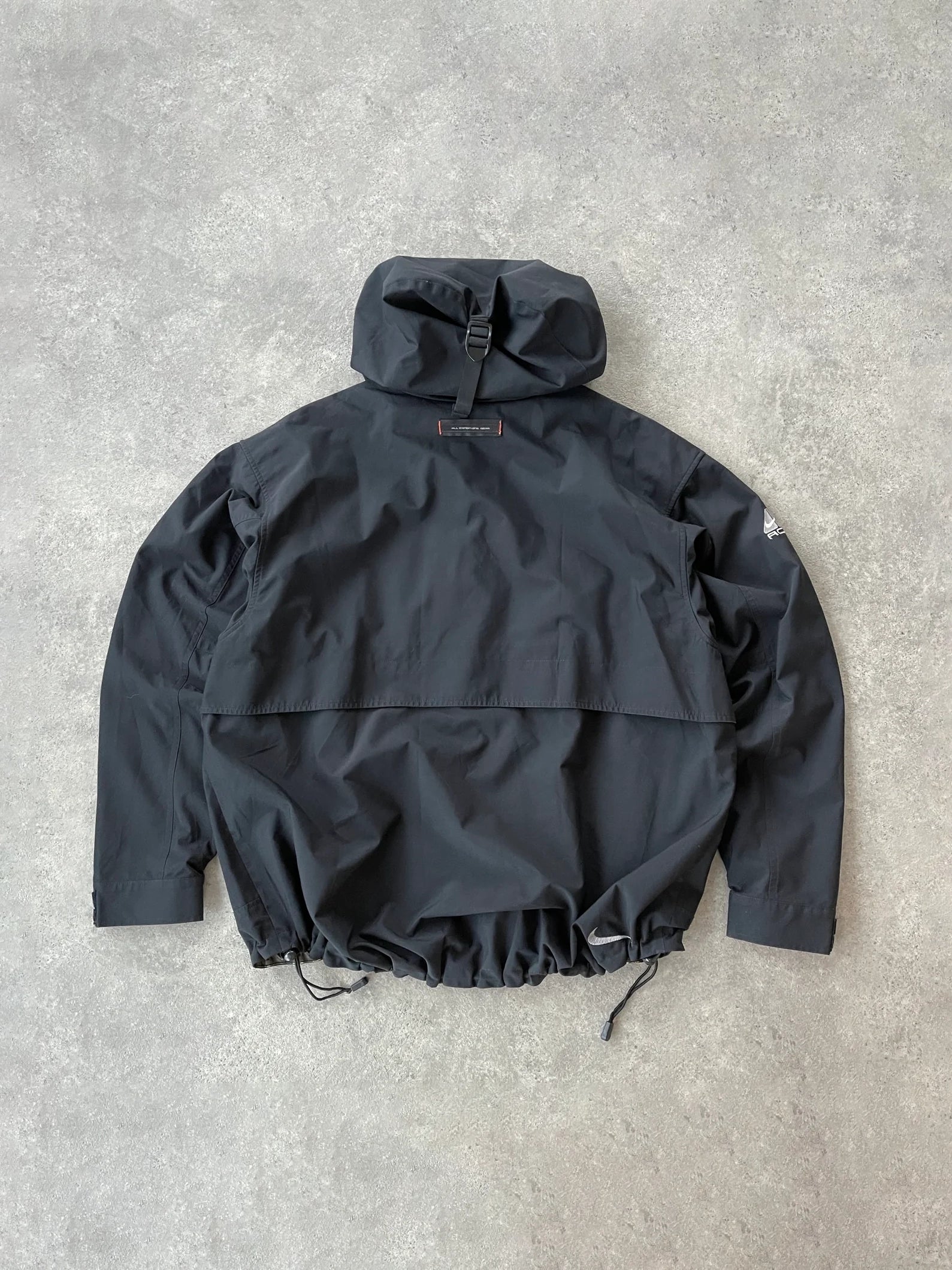 nike acg 1990s lightweight technical ripstop waterproof jacket (m)