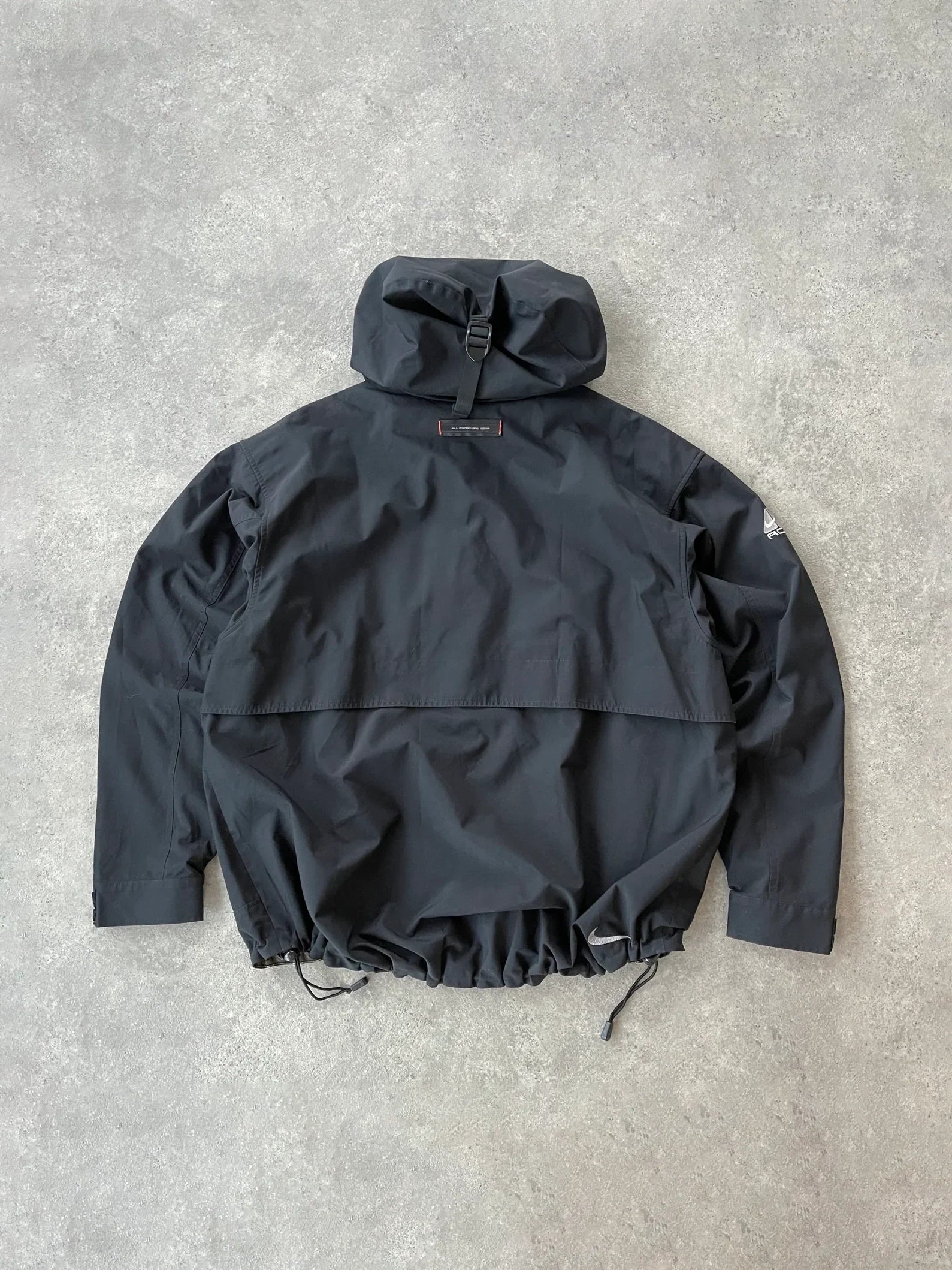 nike acg 1990s lightweight technical ripstop waterproof jacket, swoosh logo detail