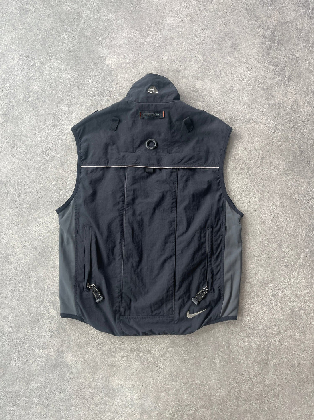 nike acg 1990s technical cargo hydration vest jacket in black, back view