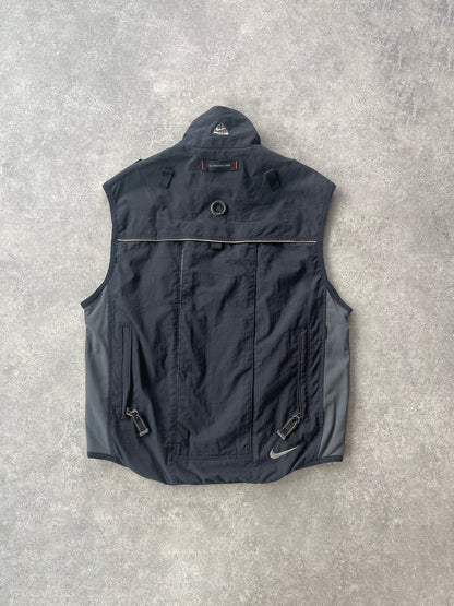 nike acg 1990s technical cargo hydration vest jacket in black, back view