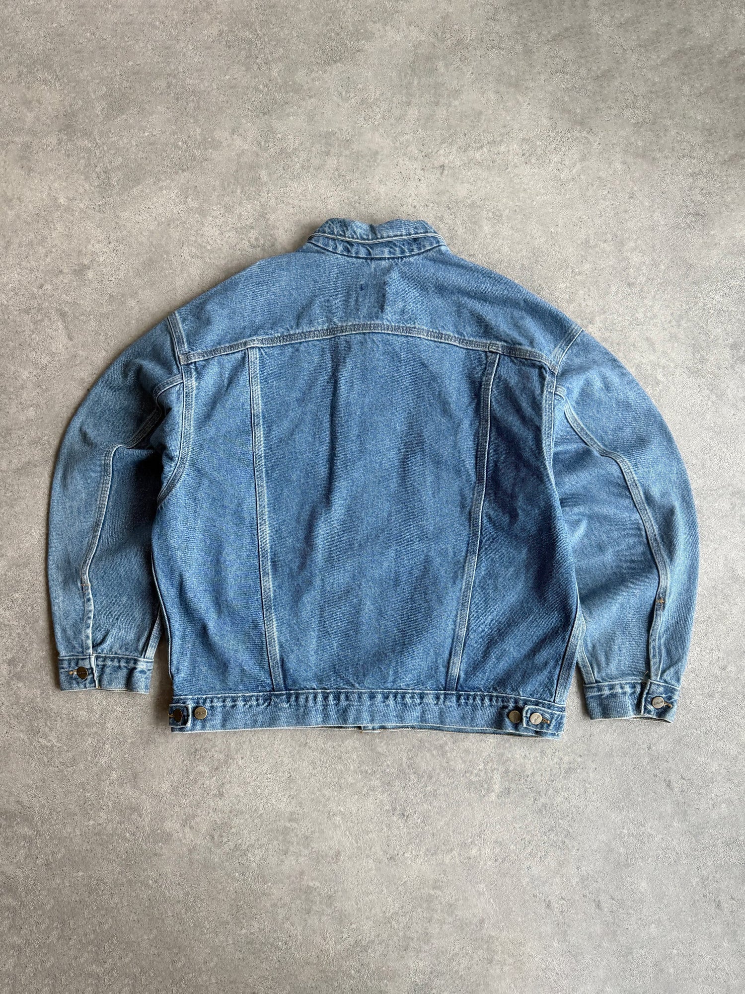 carhartt 1990s j12dst heavyweight denim chore jacket, back view