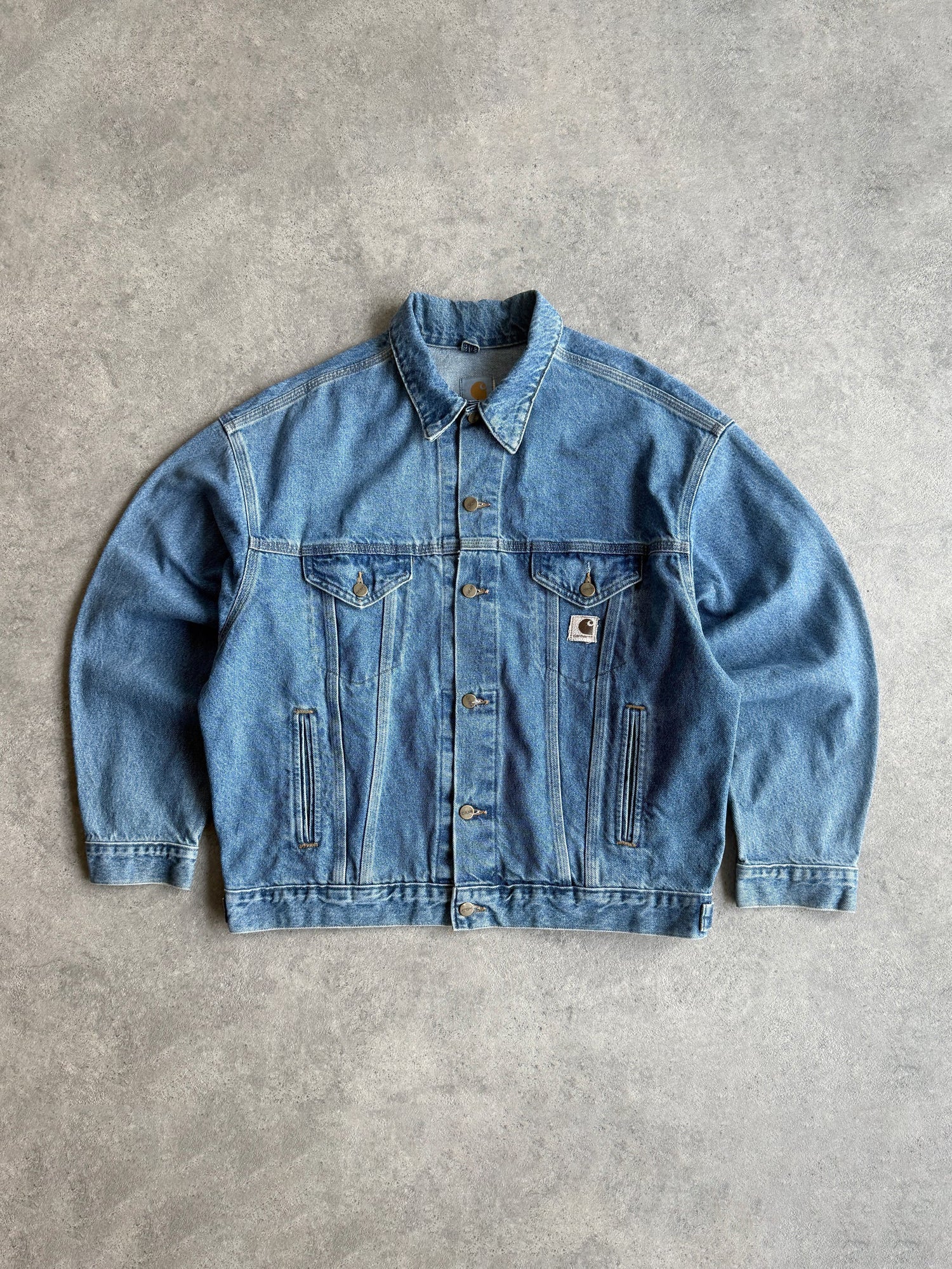 carhartt 1990s j12dst heavyweight denim chore jacket, front view