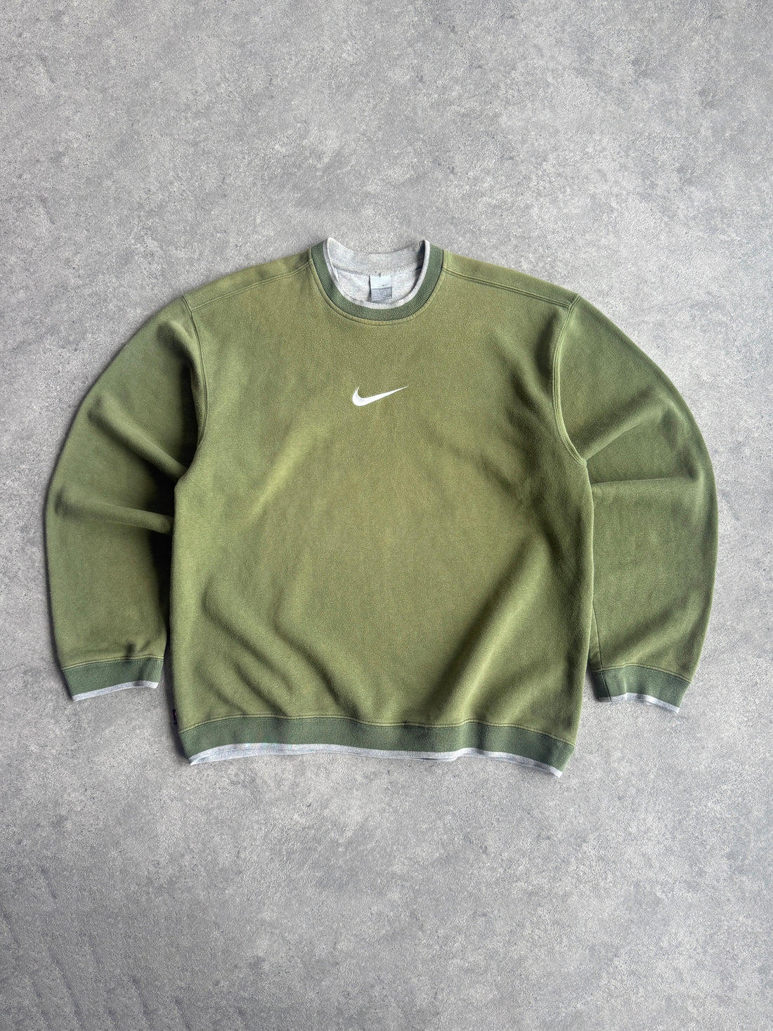 nike 2000s heavyweight embroidered swoosh sweatshirt (xl)