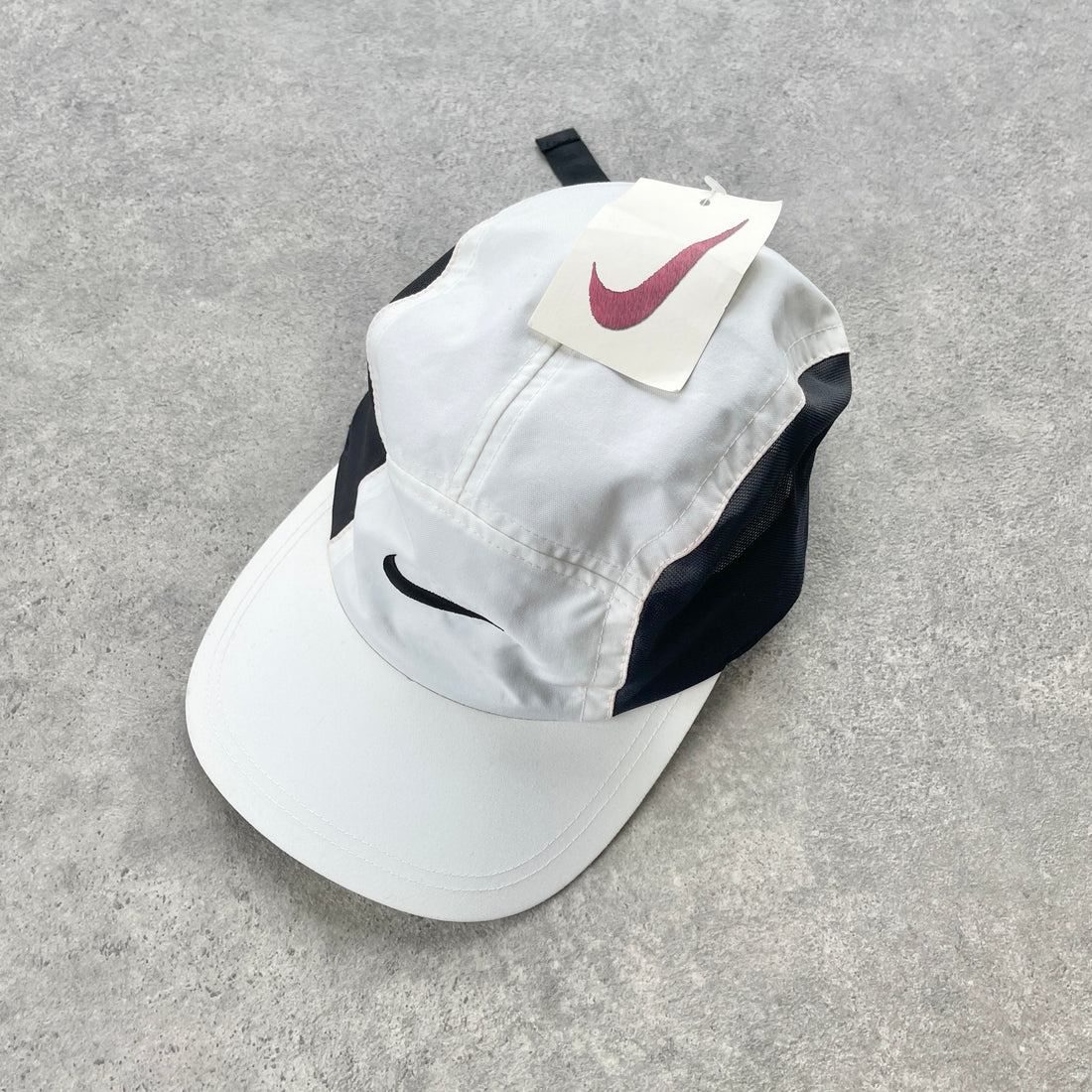 Nike 1990’s deadstock technical spellout swoosh cap