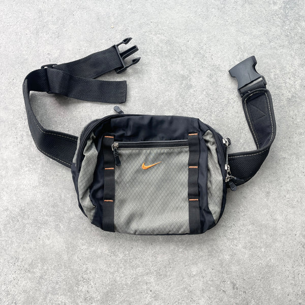 Nike 1990s cross body technical utility bag (12”x9”)