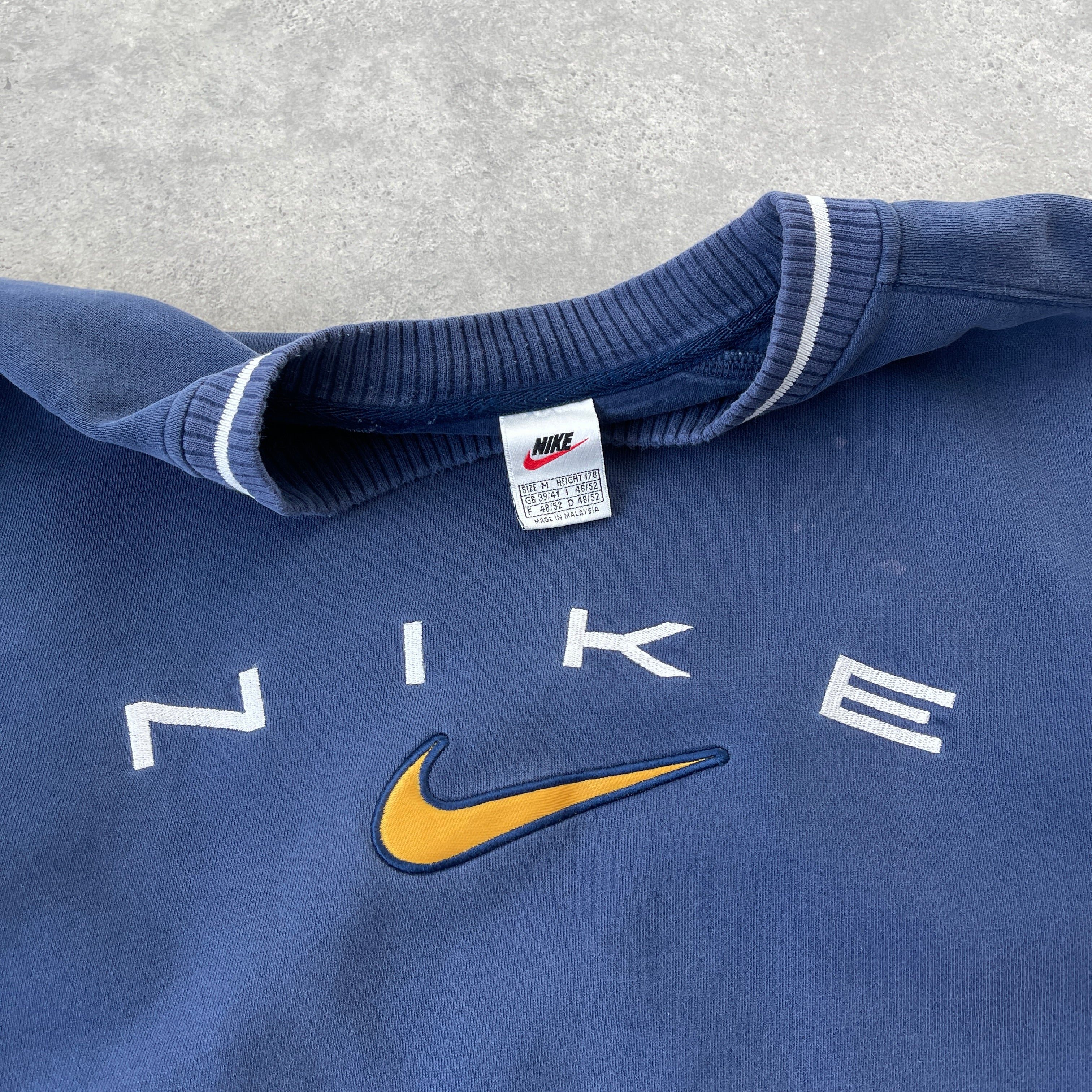 Nike RARE 1990s heavyweight embroidered spellout sweatshirt (M)