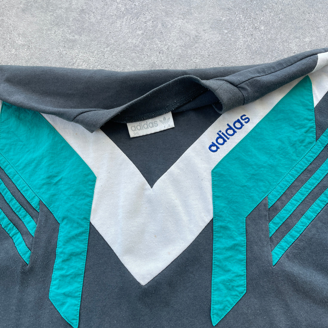 Adidas 1990s colour block embroidered t-shirt (L)